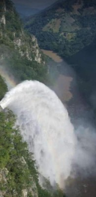 Realizan descargas controladas en represa El Cajón previo al ingreso del huracán Iota