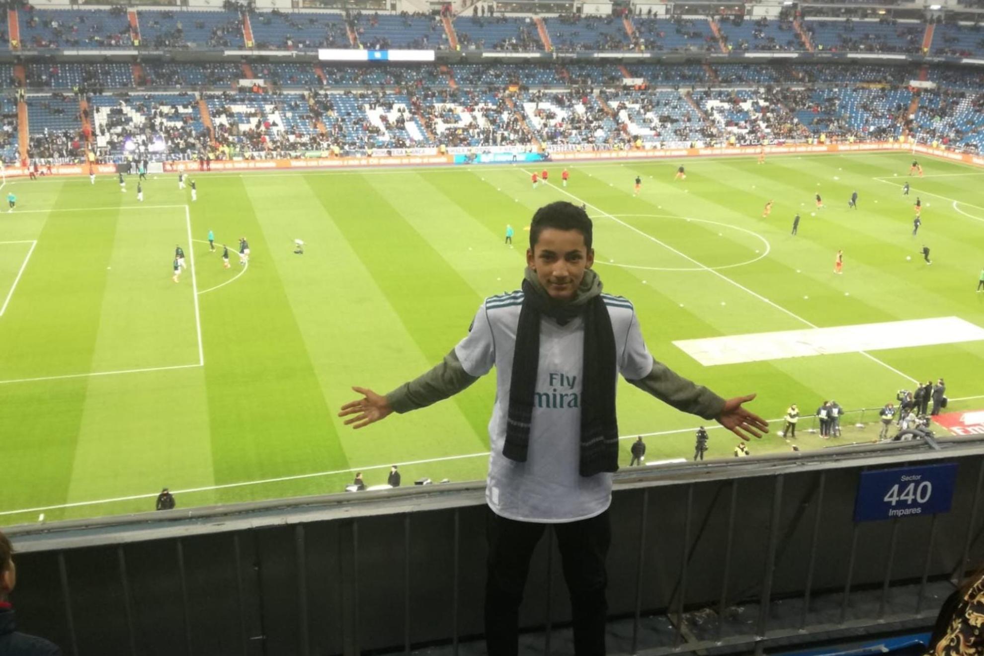 Álvaro Rodríguez en el Santiago Bernabéu viendo un partido del Real Madrid.
