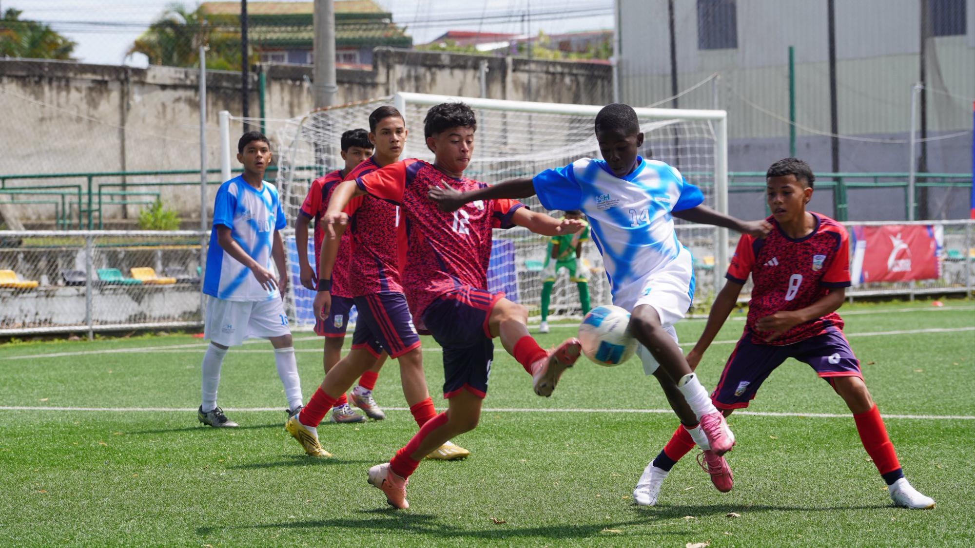 Honduras y Costa Rica durante el encuentro a nivel Sub-14.