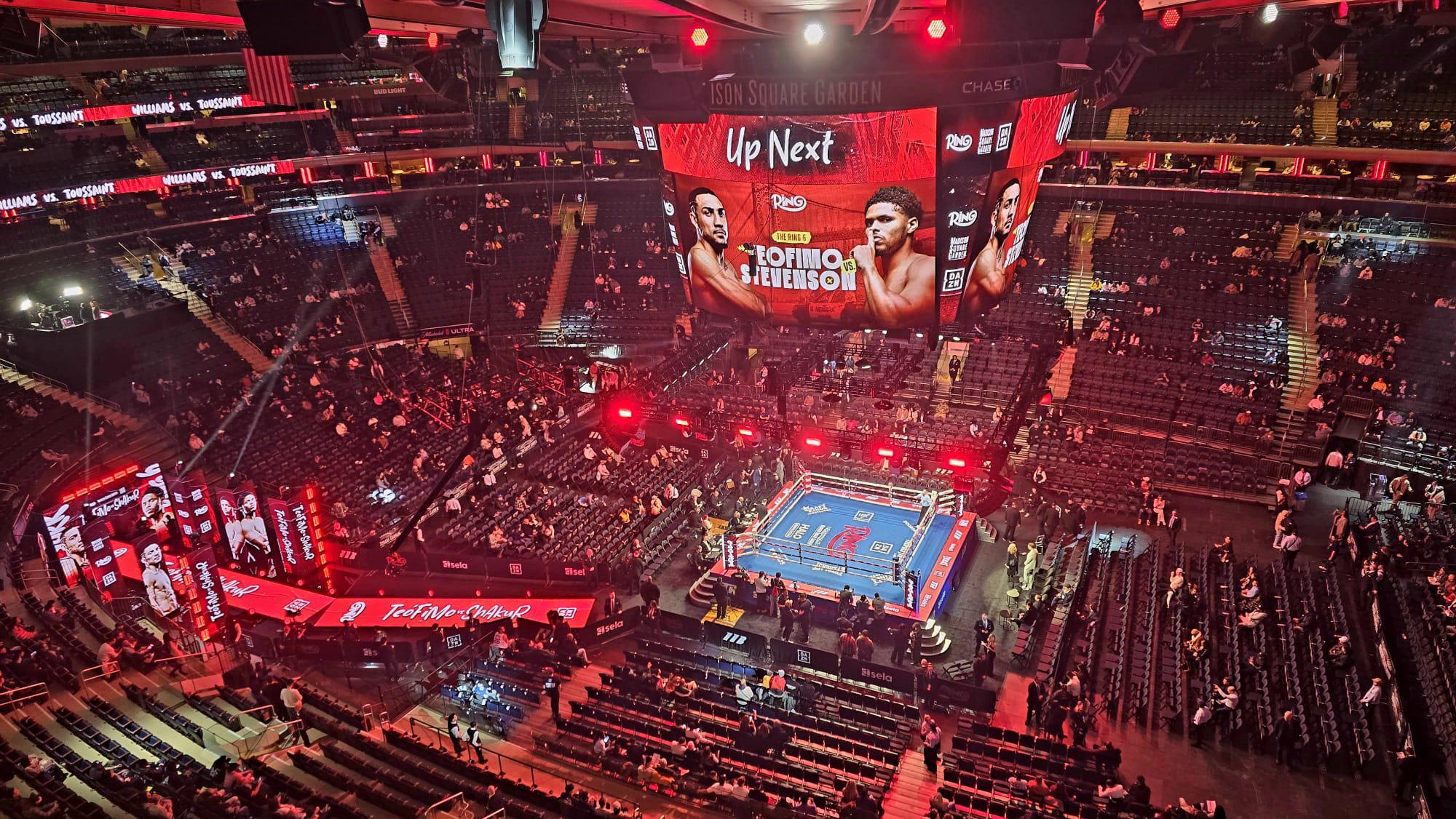 Poco a poco los presentes se instalan en el Madison Square Garden. Foto Ángel Muñoz.