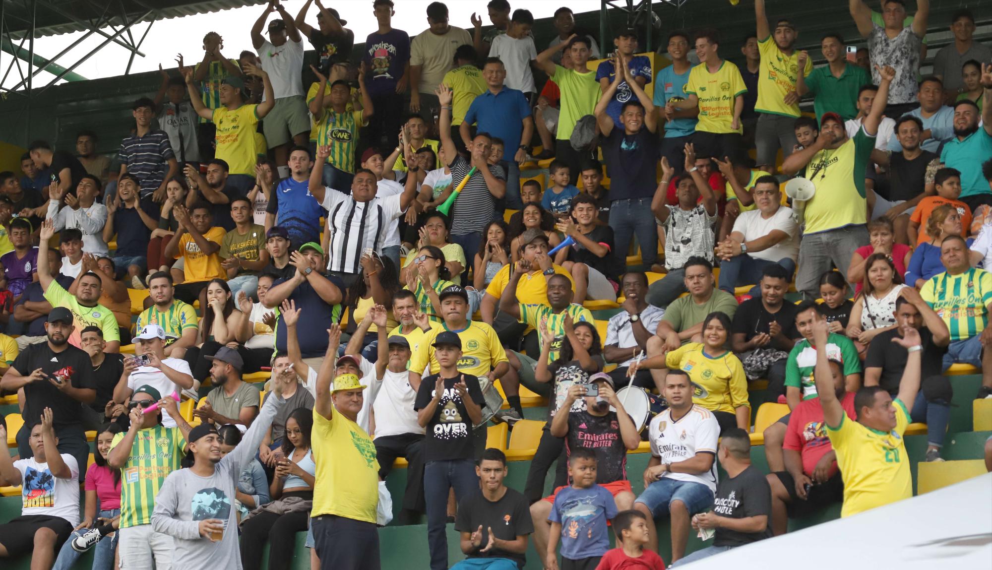 Octavos de final: ¡Parrillas One y Choloma inician pegando primero; duro revés para Lone FC!