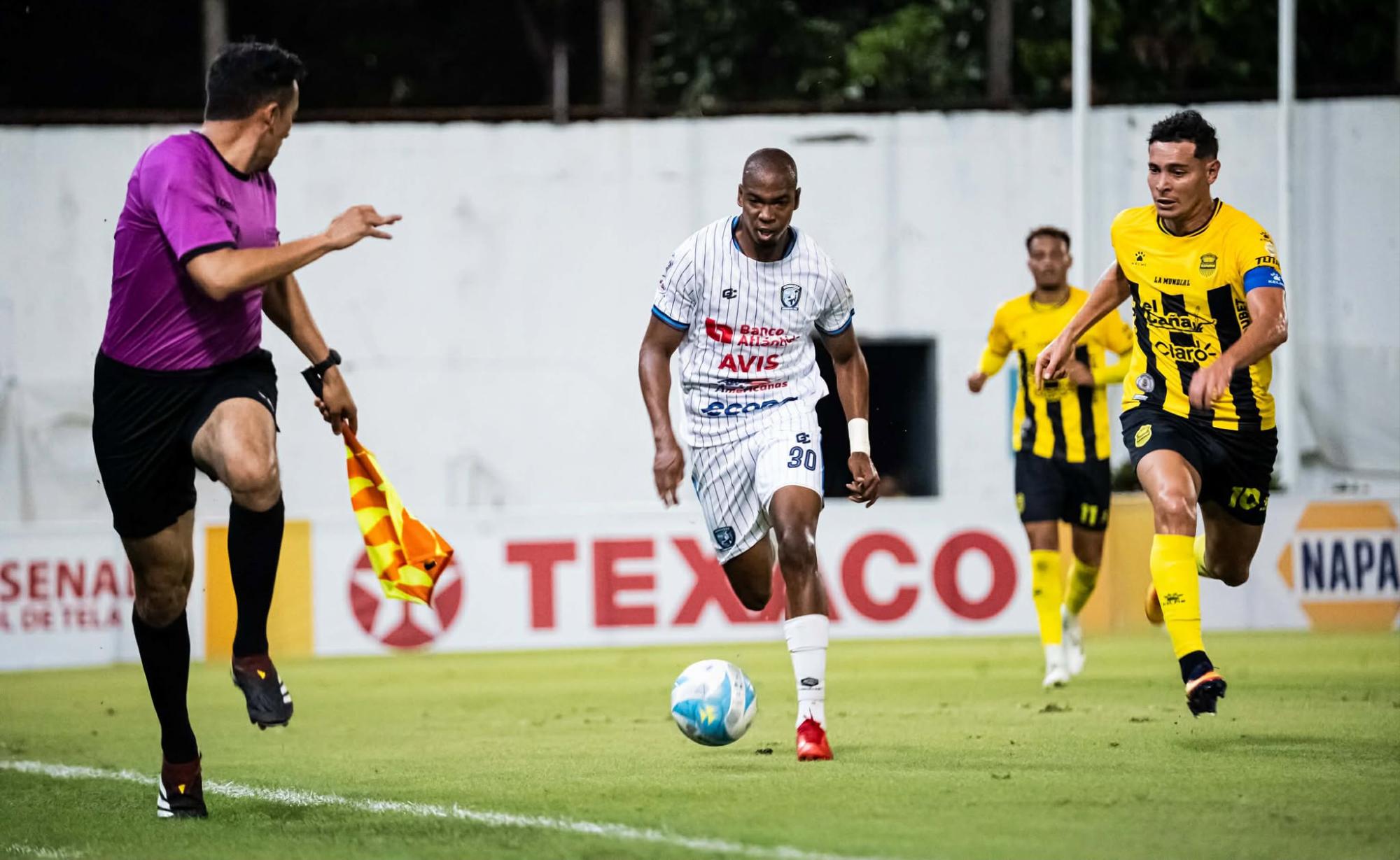 Real España, en un juego de bostezo, triunfa contra Génesis PN con solitario gol del brasileño Gustavo Moura