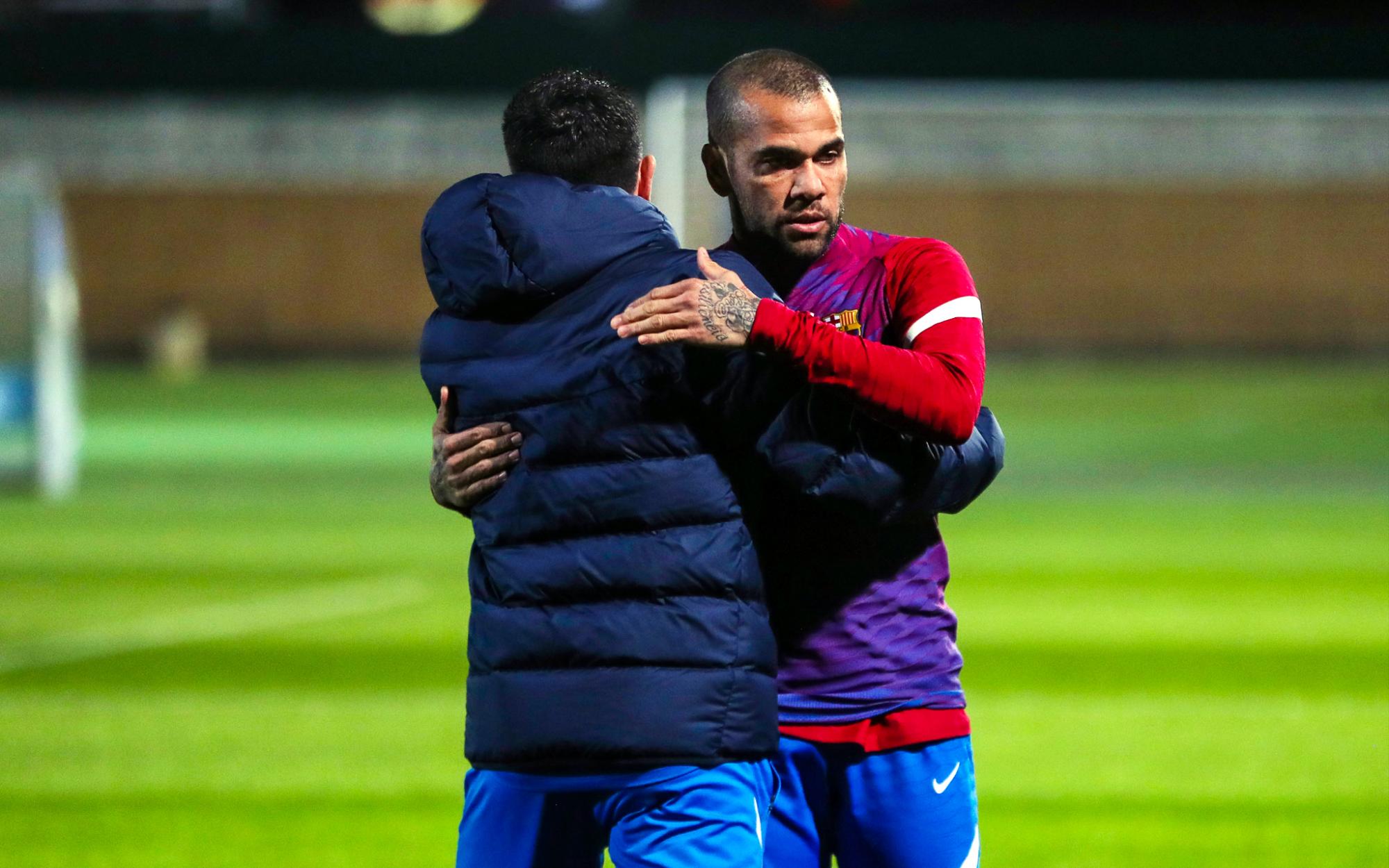 Dani Alves confiesa que no le gustó su salida del Barcelona y deja un recado: ‘‘No les importan las personas que hicieron historia’’