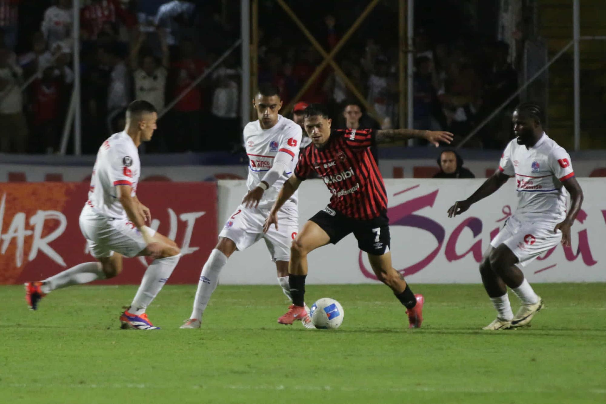 Mazazo al Olimpia: ¡Alajuelense lo sepulta en el Nacional y el equipo tico se clasifica a la final de la Copa Centoamericana!