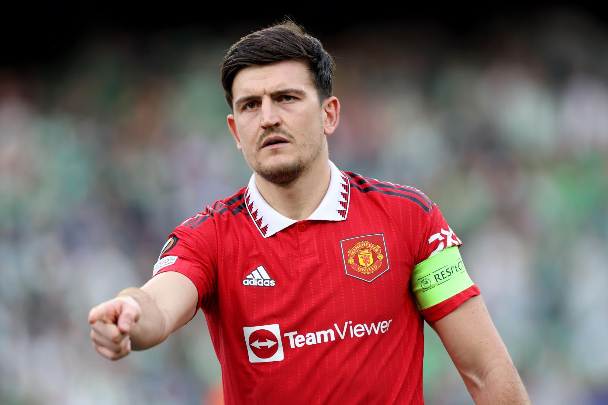 Manchester United quiere deshacerse de Harry Maguire y le pegaría por su salida.