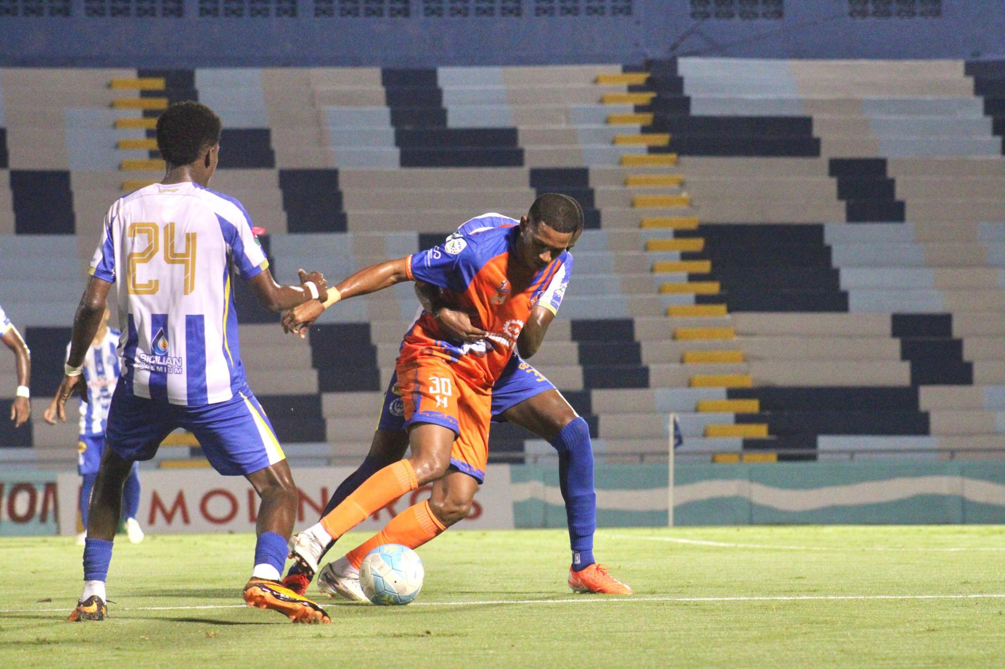 Lobos UPNFM salió con los tres puntos frente a un Victoria que la sigue pasando mal en el torneo Apertura