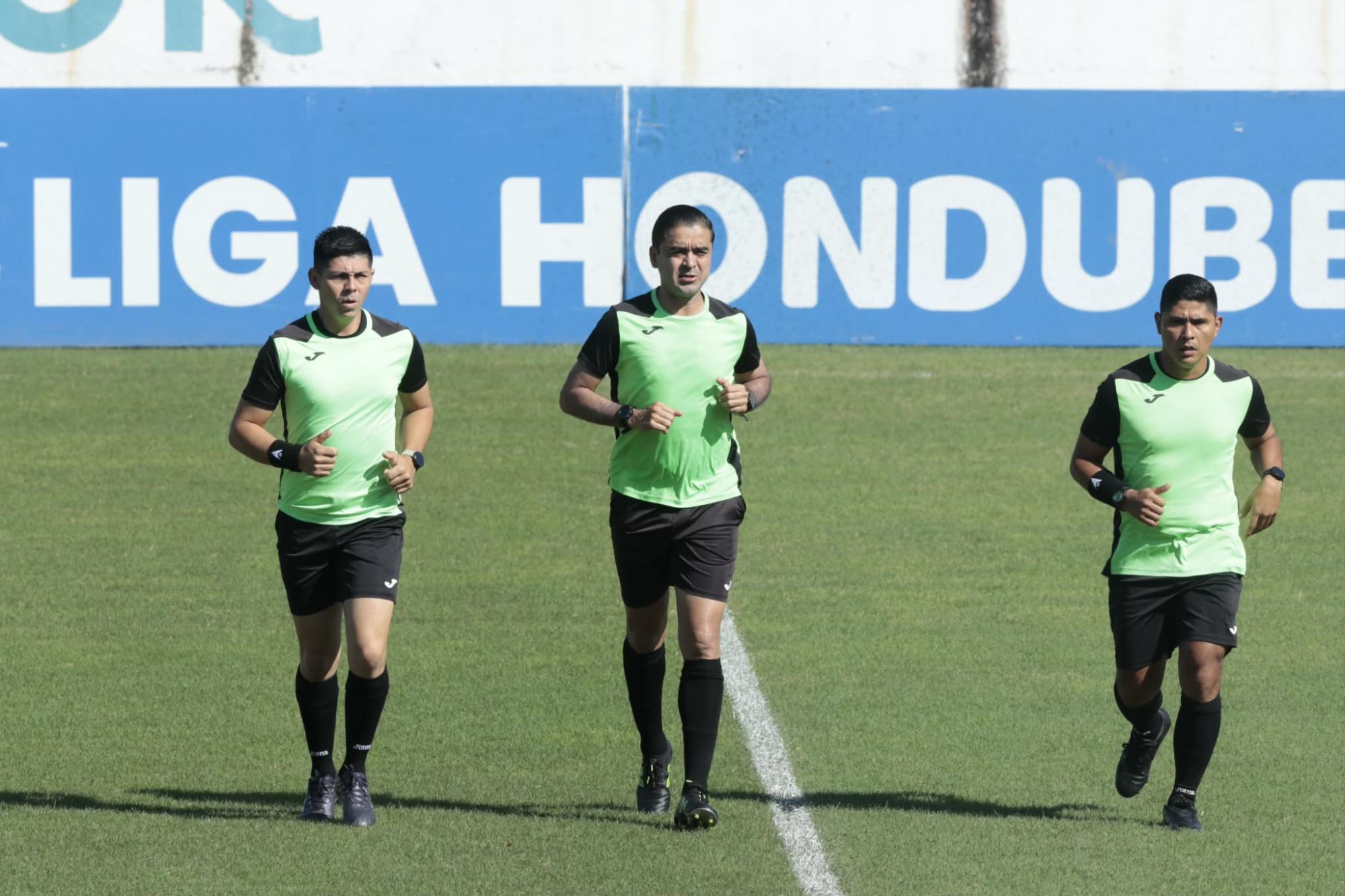 Luis Mejía encabeza la cuarteta de arbitraje para el encuentro. Foto Neptalí Romero.