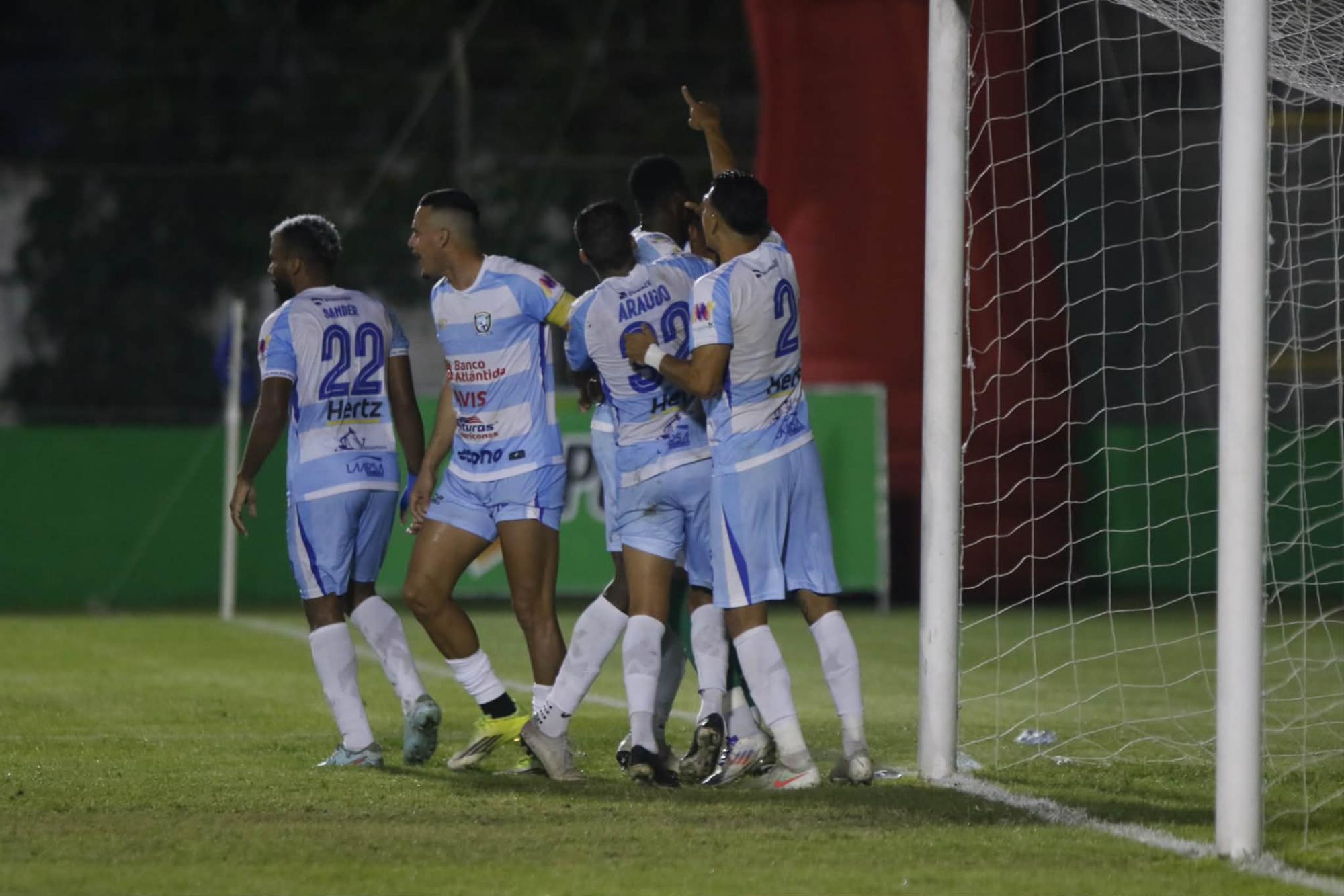 El capitán Ángel Tejeda marcó los dos goles en el triunfo de Génesis PN sobre Choloma. (Foto por Neptalí Romero)