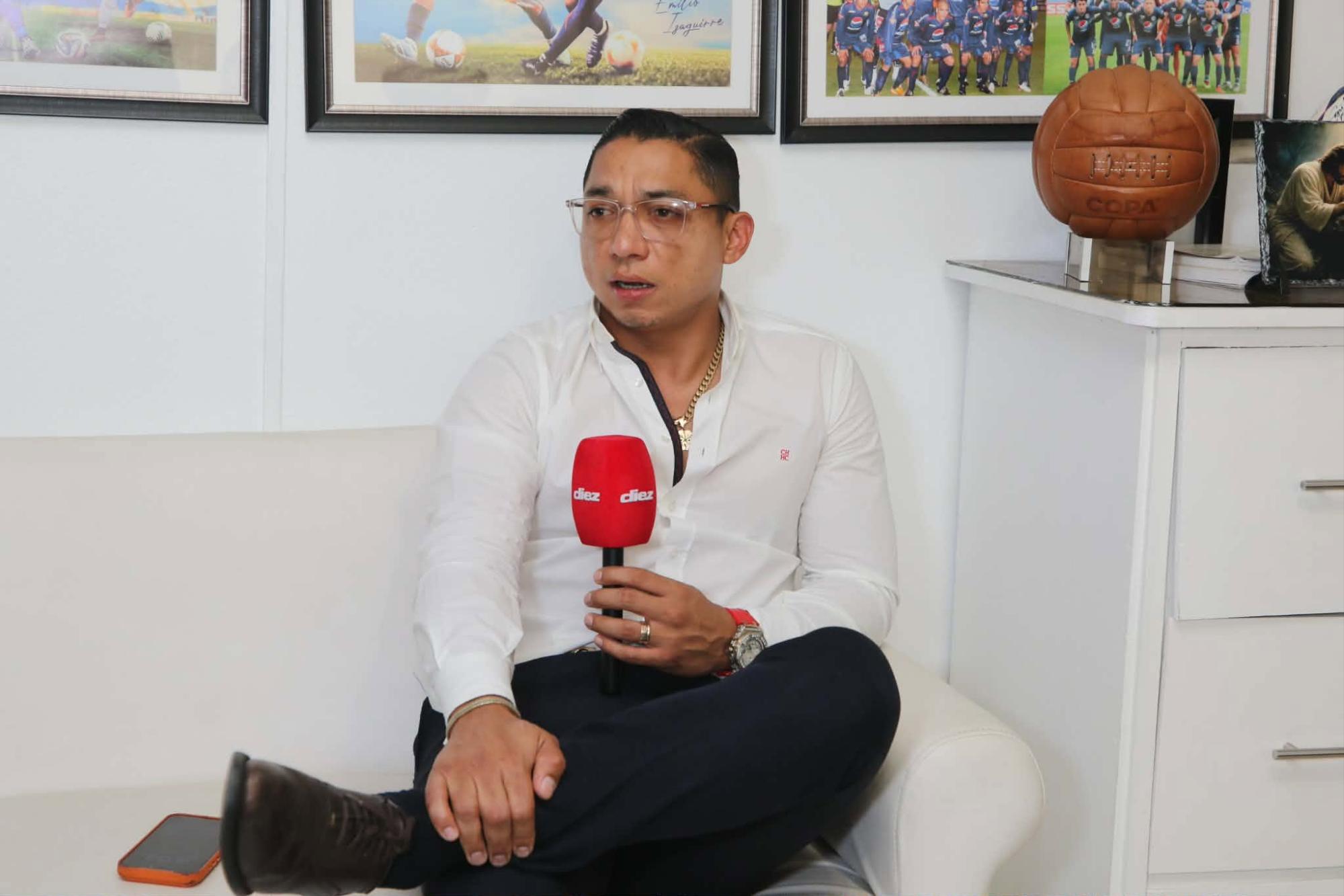 Emilio Izaguirre siempre recibe a Diario Diez y no tiene filtros a la hora de responder a todas las preguntas.