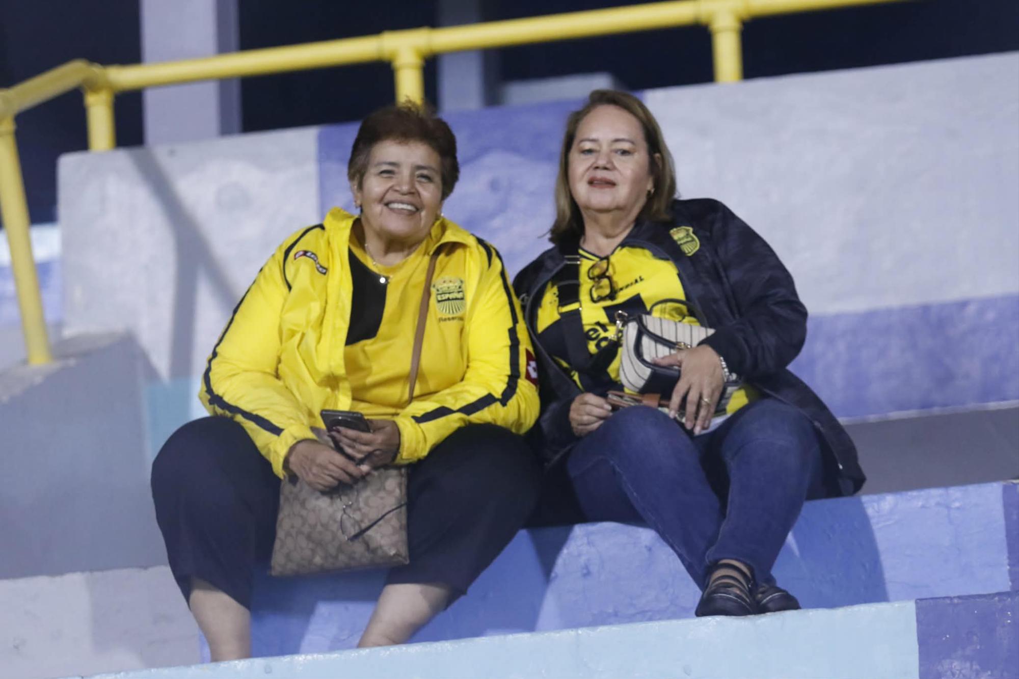 Los aficionados del Real España, producto del clima en San Pedro Sula, estarán todos en el sector preferencial.