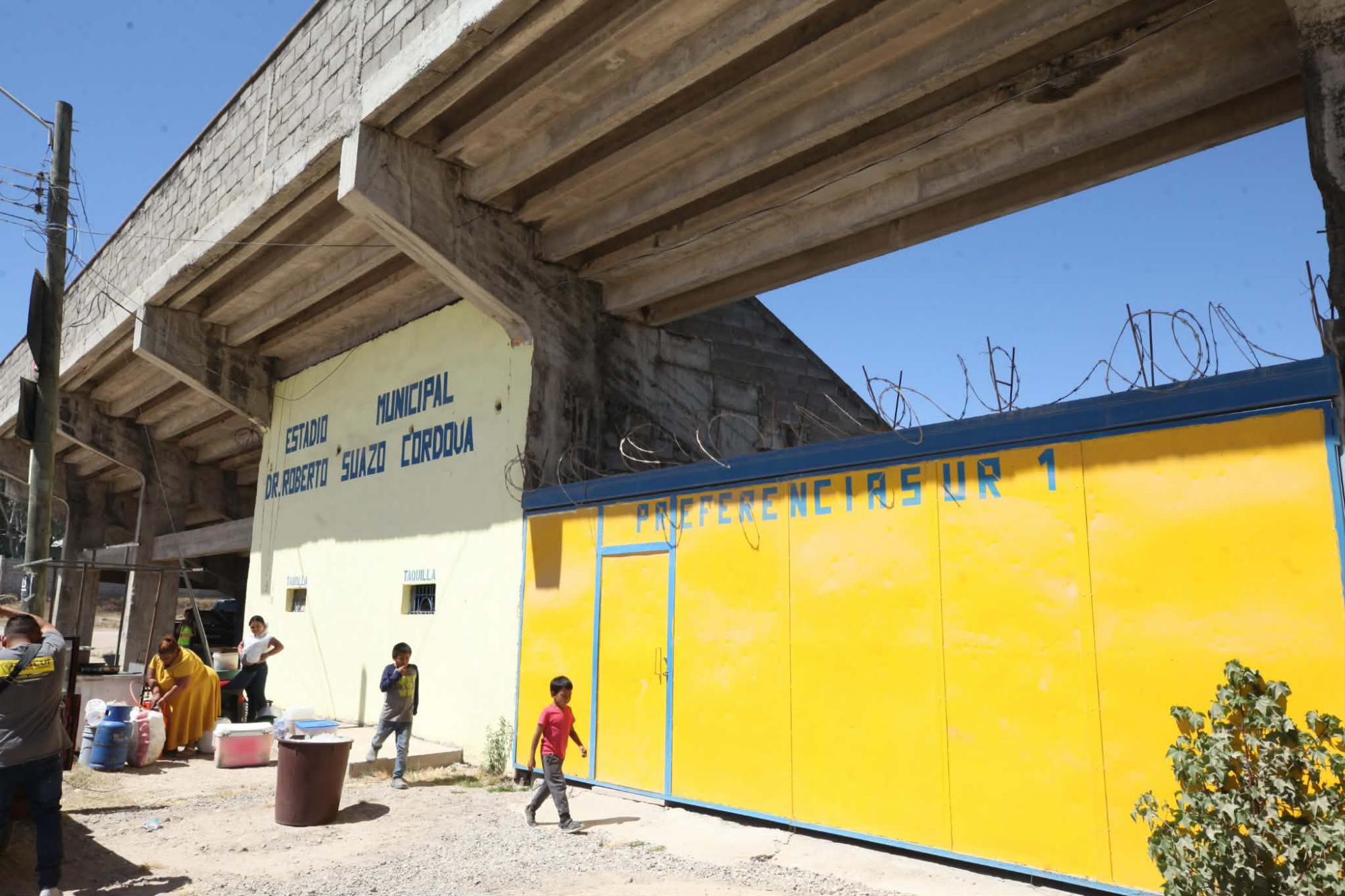 DIEZ ya está instalado para la cobertura del partido en La Paz.
