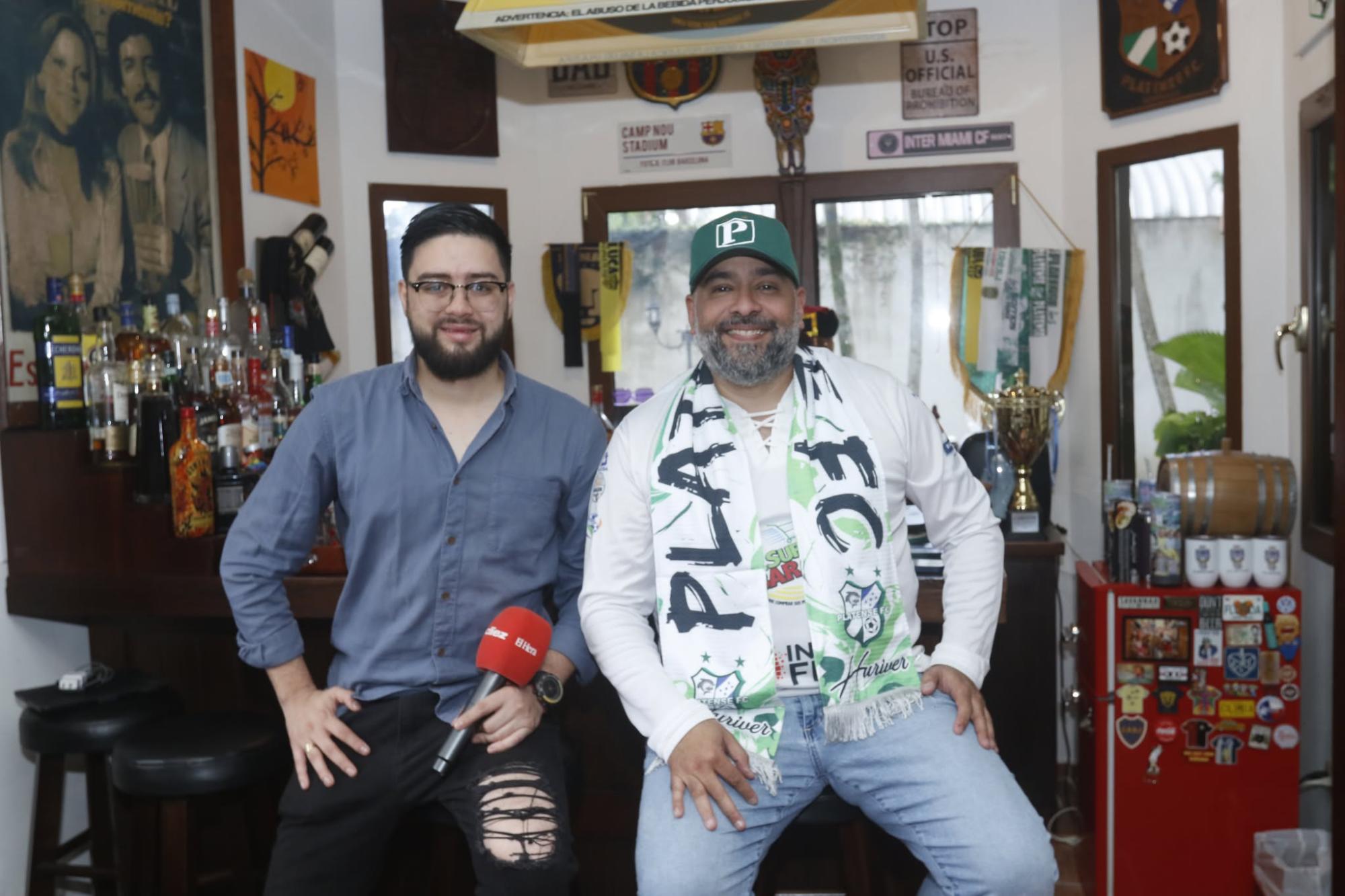 Jafeth Barralaga, periodista de DIEZ, junto al presidente del Platense, Christian Andrés. Foto Neptalí Romero.