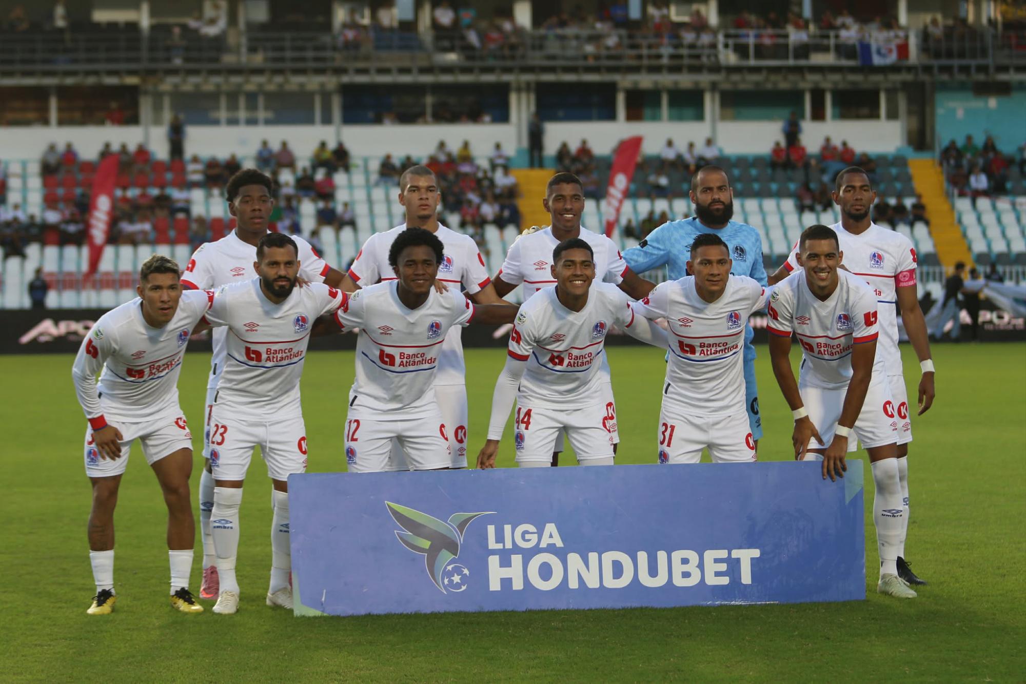 Olimpia se llevó el triunfo muy trabajado ante un Real España que no se achicó en el estadio Nacional Chelato Uclés