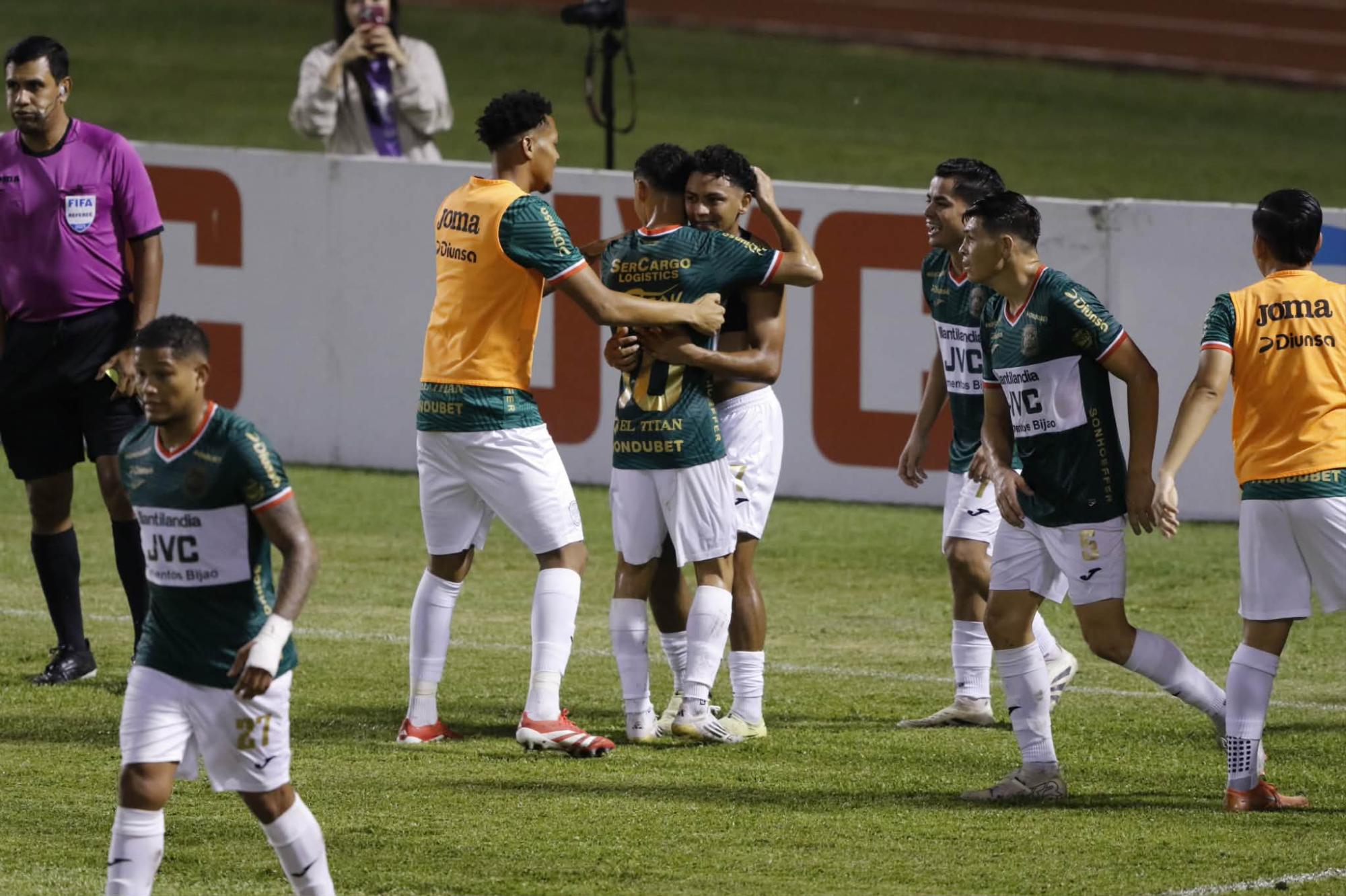 Alexy Vega se despachó un doblete pletórico con el Marathón.