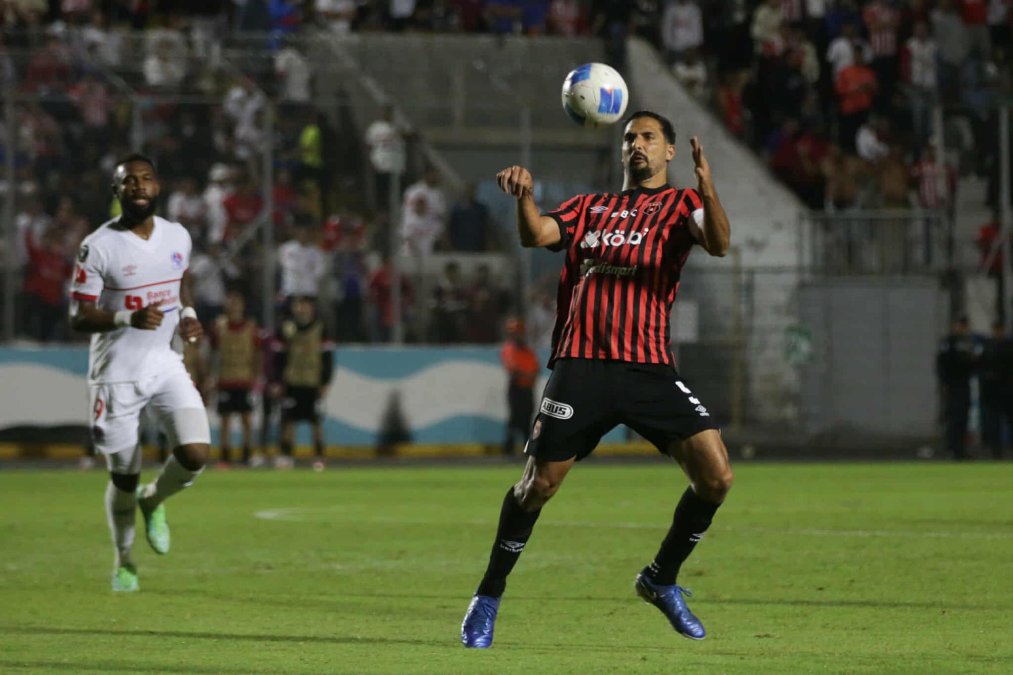 Mazazo al Olimpia: ¡Alajuelense lo sepulta en el Nacional y el equipo tico se clasifica a la final de la Copa Centoamericana!