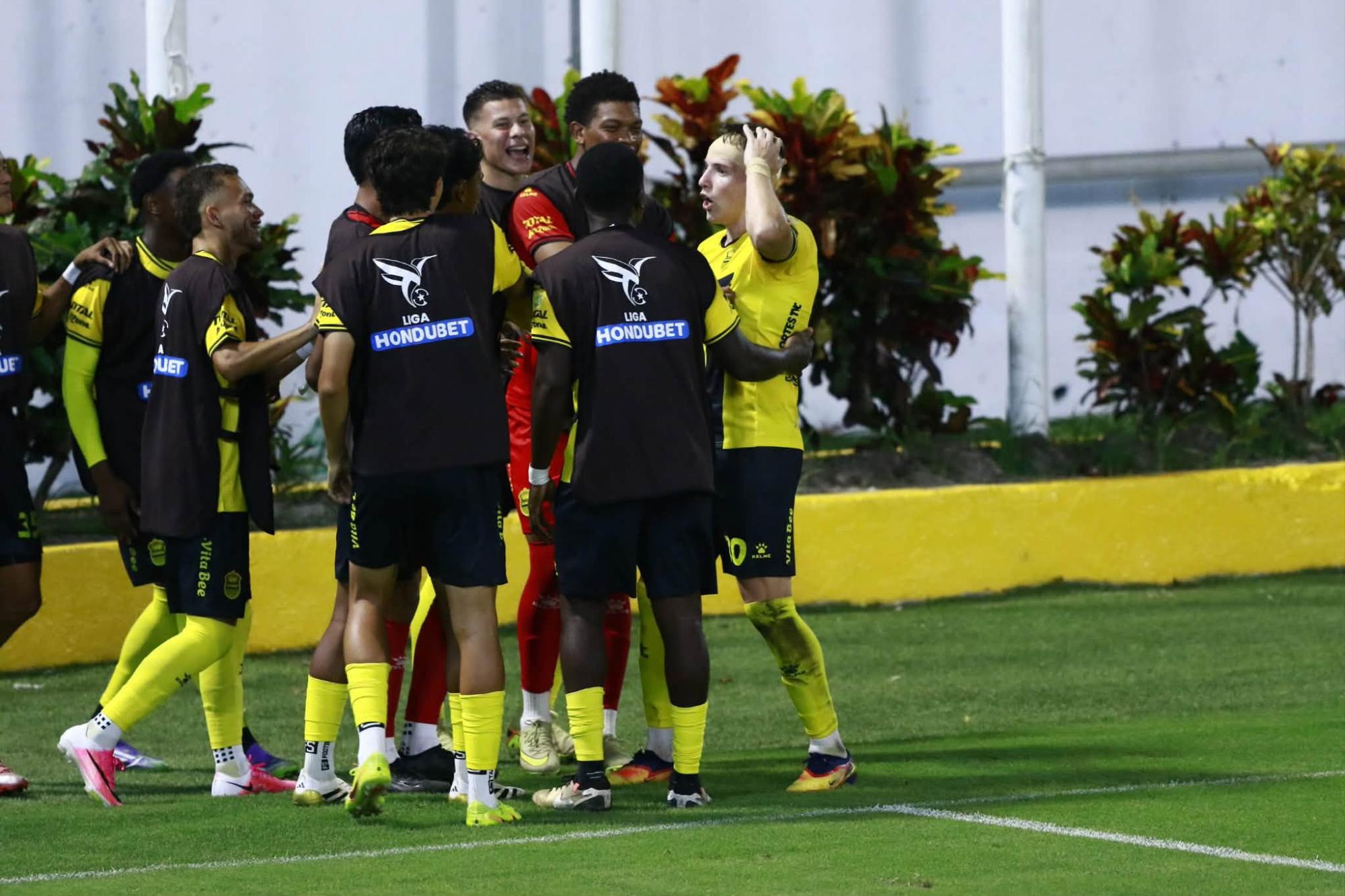 Ángel Sayago completó la goleada de Real España sobre Platense en el Morazán. (Foto Neptalí Romero)