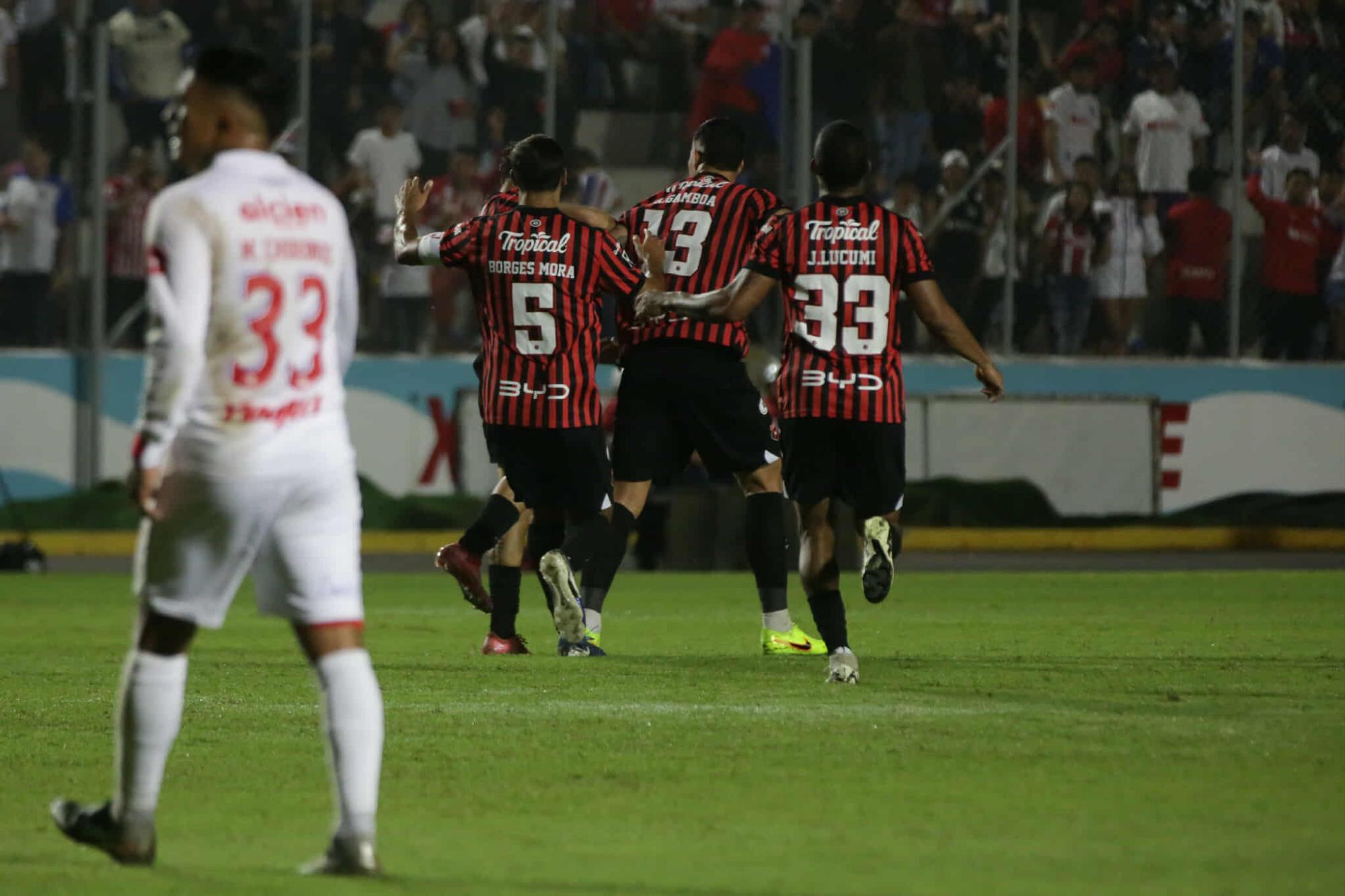 Mazazo al Olimpia: ¡Alajuelense lo sepulta en el Nacional y el equipo tico se clasifica a la final de la Copa Centoamericana!