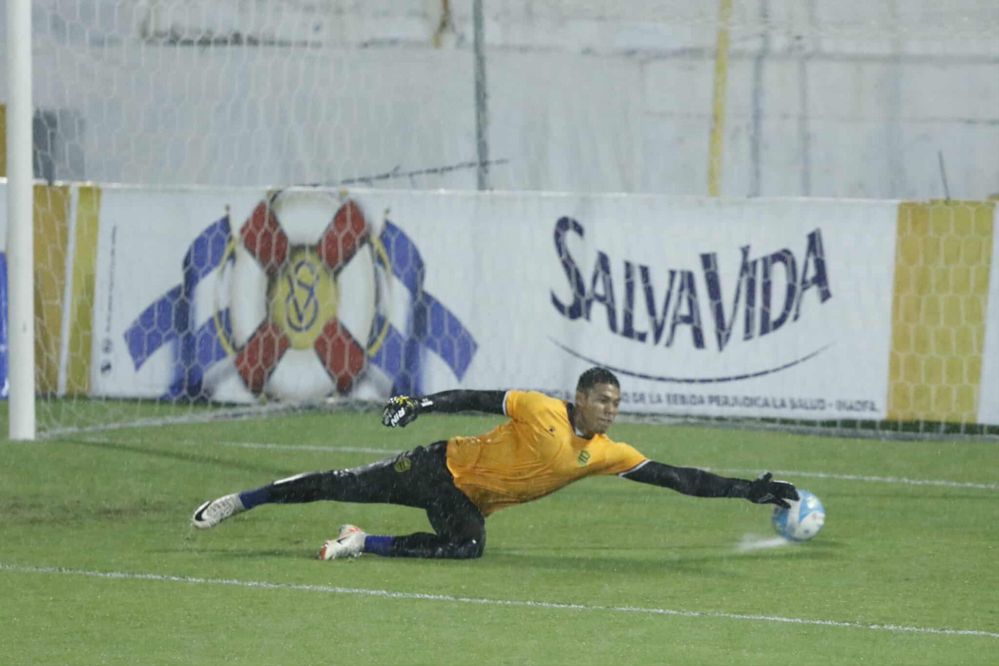 Real España toma venganza de Platense y logra remontada vital para escalar en el torneo Apertura
