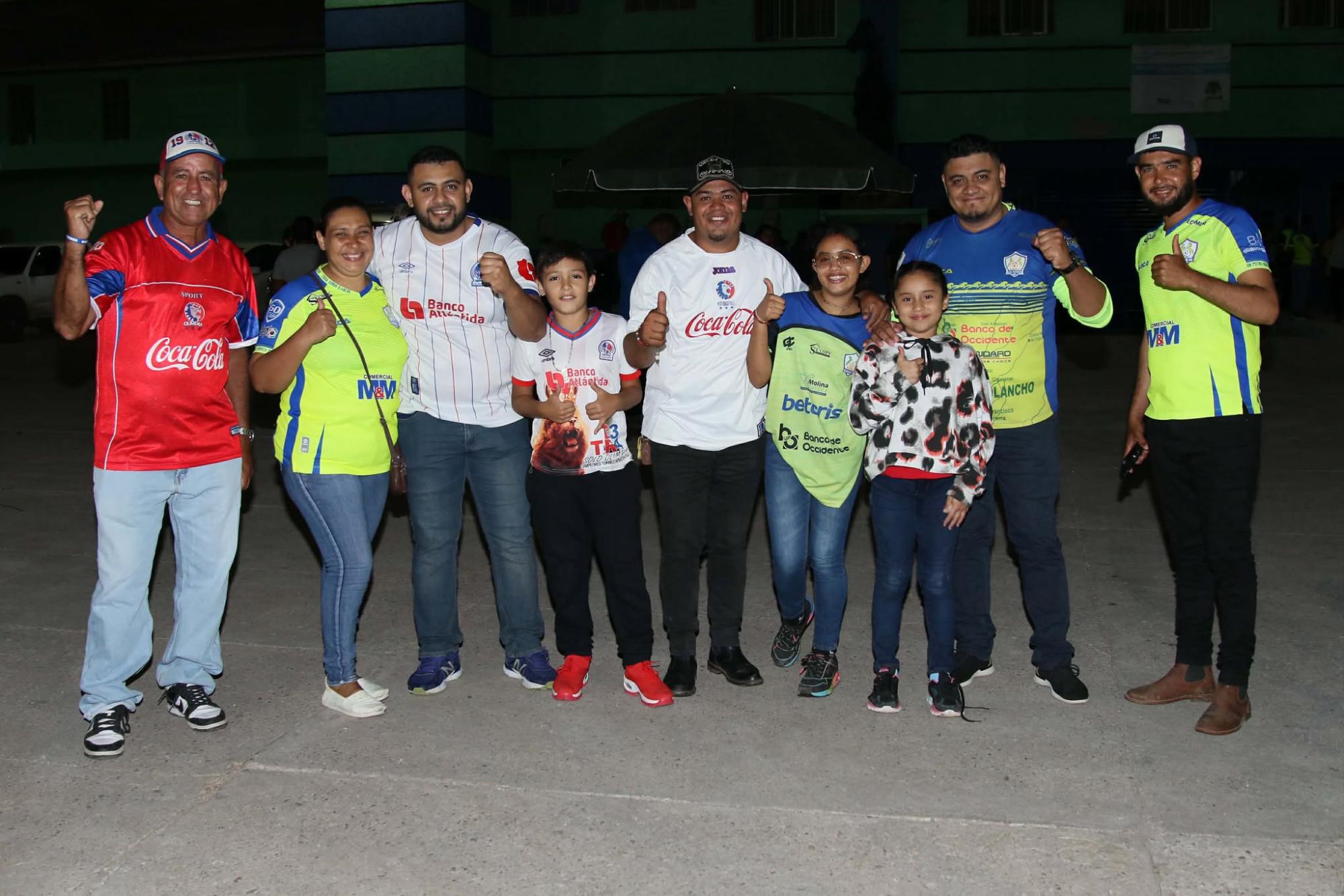 Ambientazo en la previa del partido entre olanchanos y capitalinos. FOTO: Marvin Salgado / DIEZ.HN.
