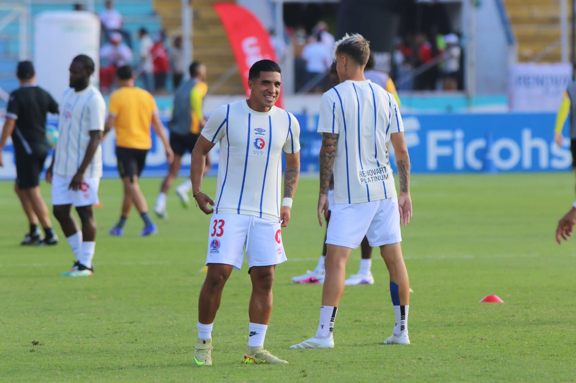 Michaell Chirinos espera oportunidad en la segunda parte.