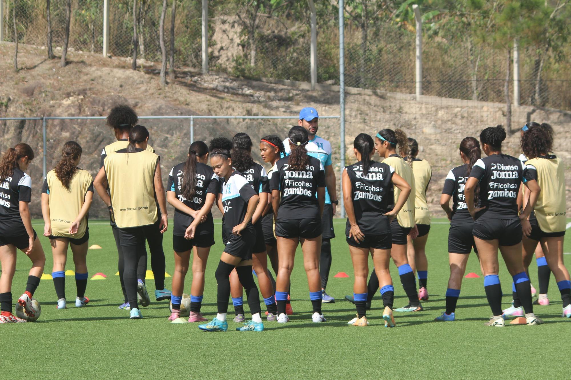 La Femenina de Honduras es dirigida por el colombiano Mario Abadía.