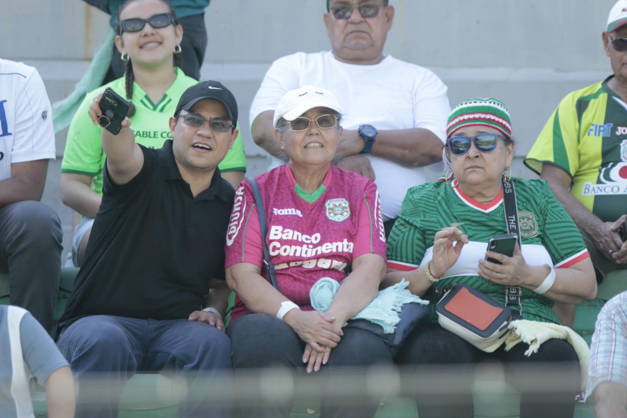 Siguiendo a Marathón de todas las edades y presentes en el escenario.