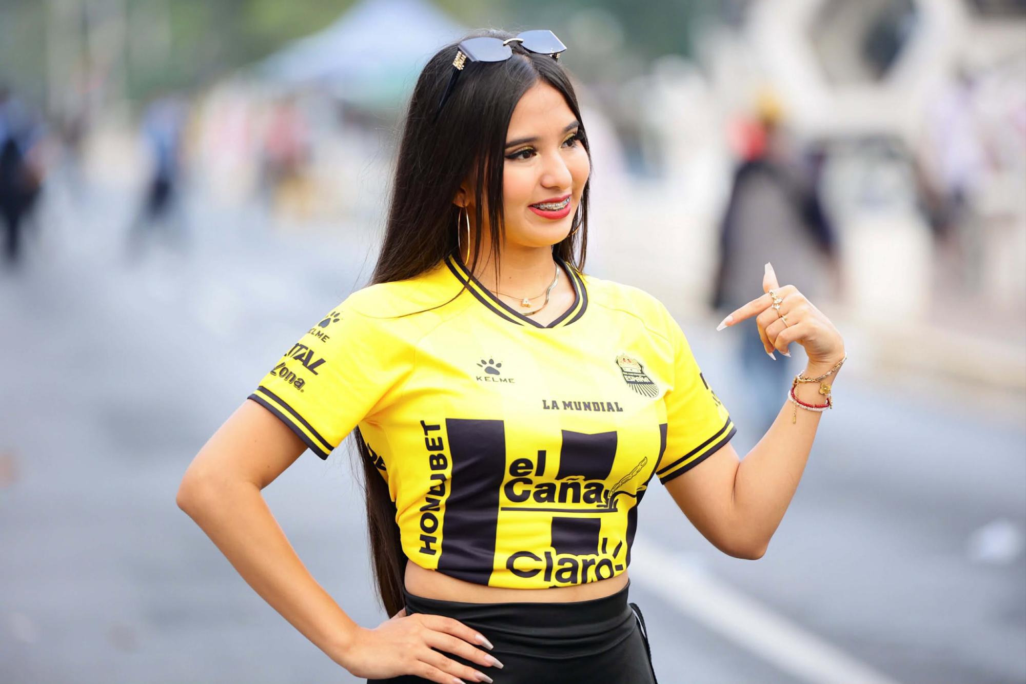 Los aficionados del Real España comienzan a llegar al estadio Morazán para este juego que es a las 7:00 pm