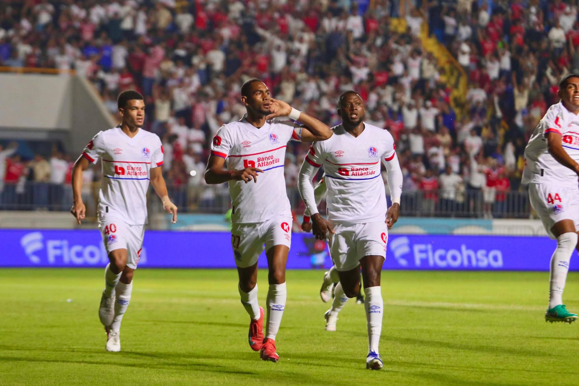 Jerry Bengtson llegando a sus 206 goles en la Liga Nacional de Honduras. FOTO: Marvin Salgado.