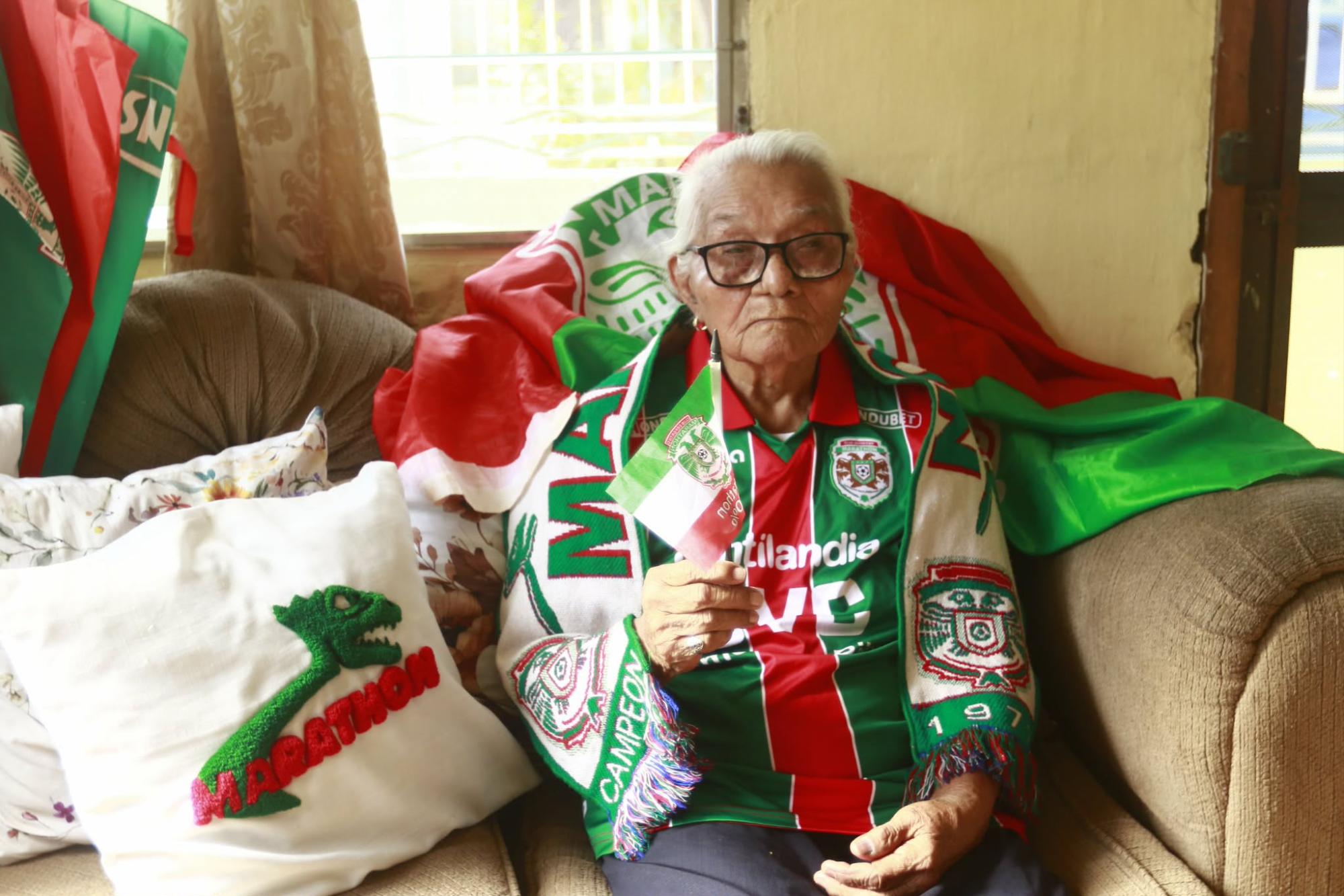 Victorina Peña, la abuelita de 96 años que se hizo viral alentando a Marathón
