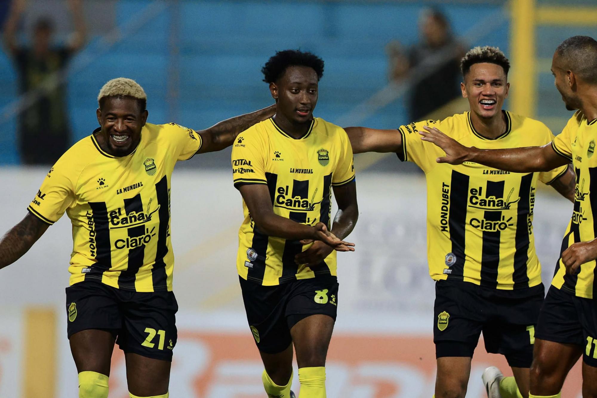 Real España saca su casta y con una épica remontada jugando con 10 hace morder el polvo al Olimpia de Espinel