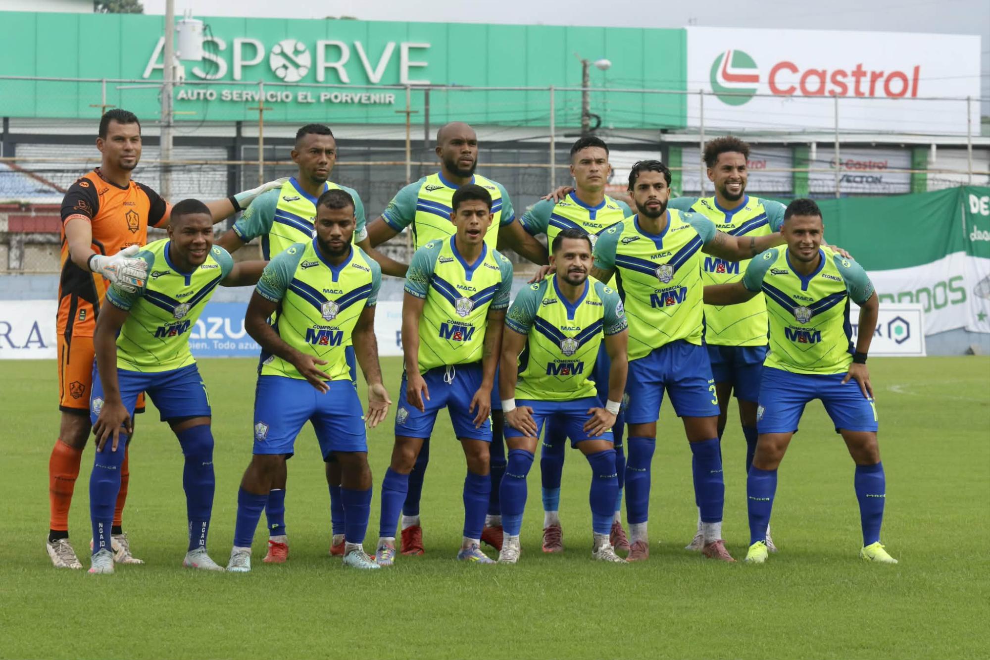 Olancho FC y su alineación oficial contra Platense. Foto Neptalí Romero.