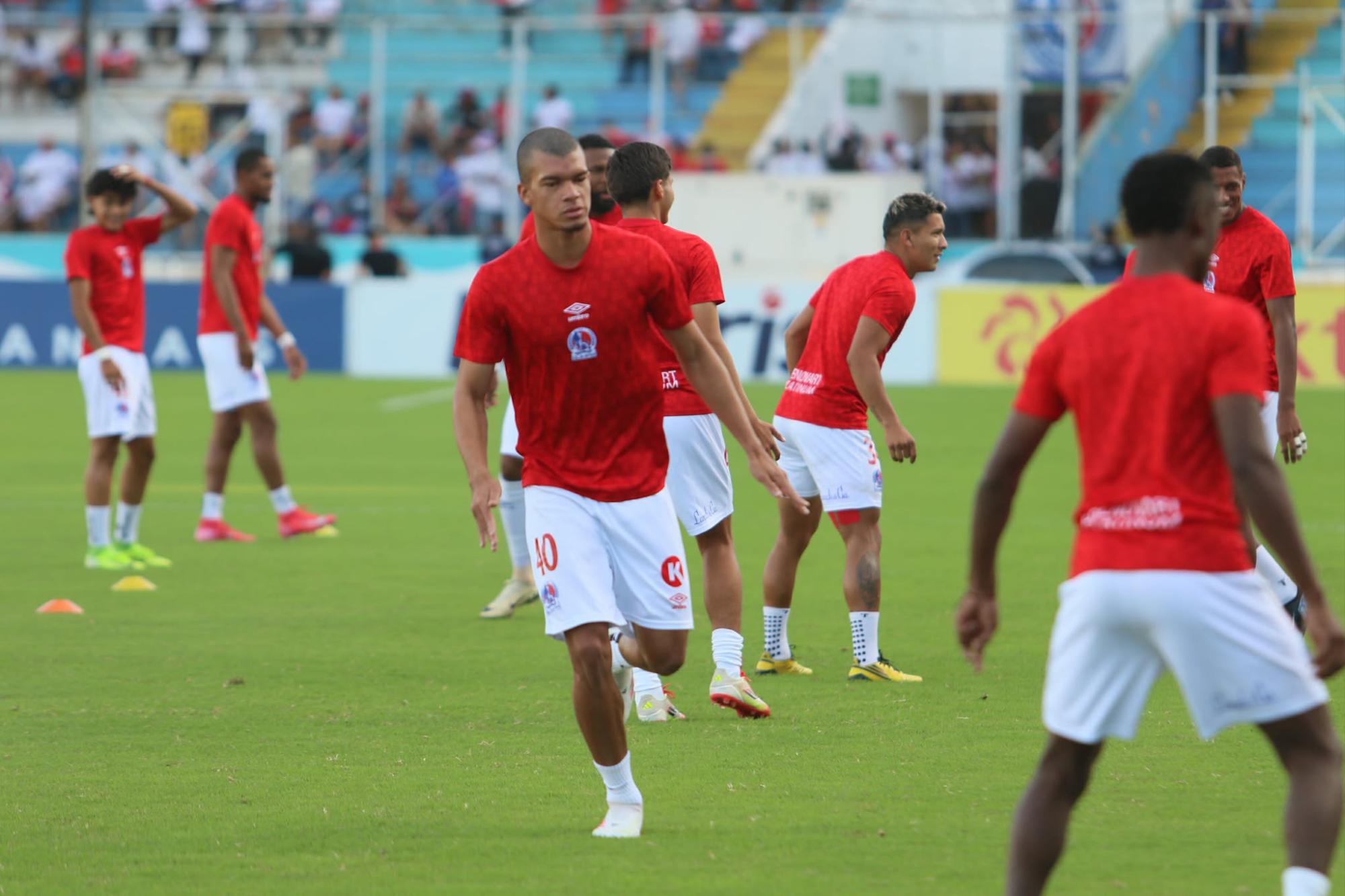 Olimpia se llevó el triunfo muy trabajado ante un Real España que no se achicó en el estadio Nacional Chelato Uclés