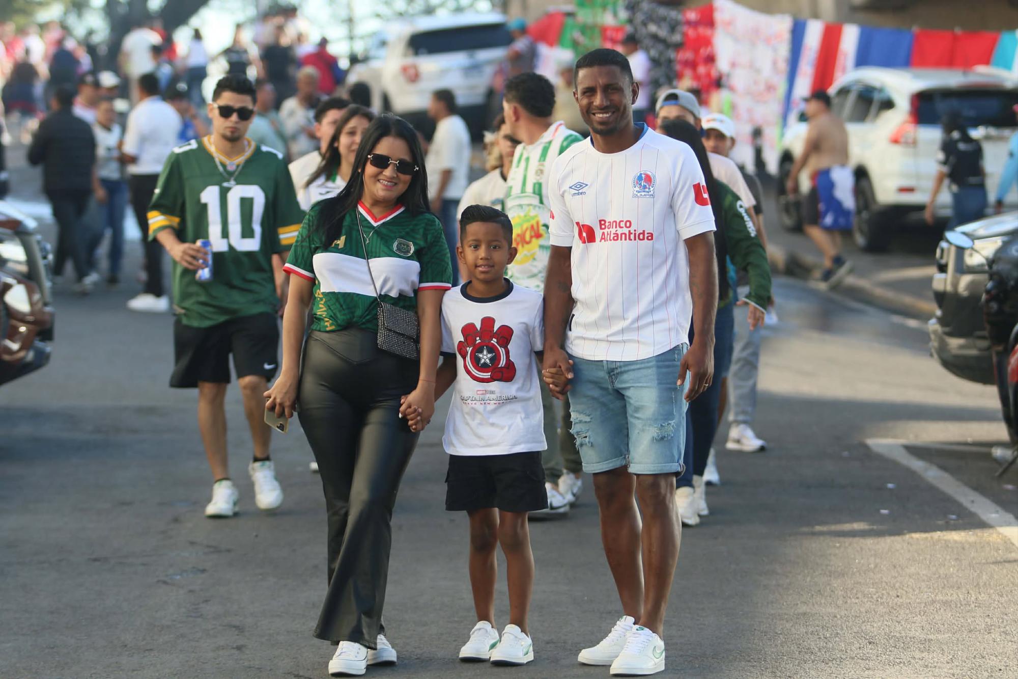 El futbolista Adonis Murillo llegó al Nacional junto a su familia al Nacional.