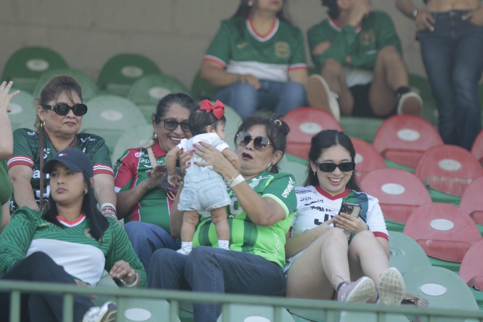 Aficionados listos en el estadio Yankel Rosenthal.