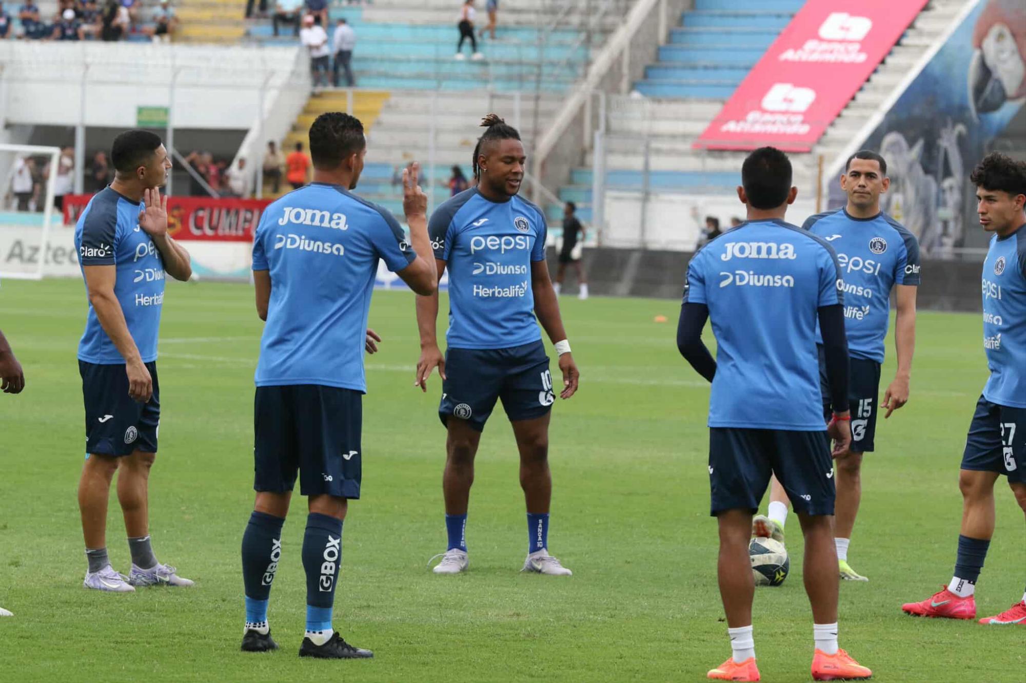 Los jugadores de Motagua en el respectivo calentamiento previo.