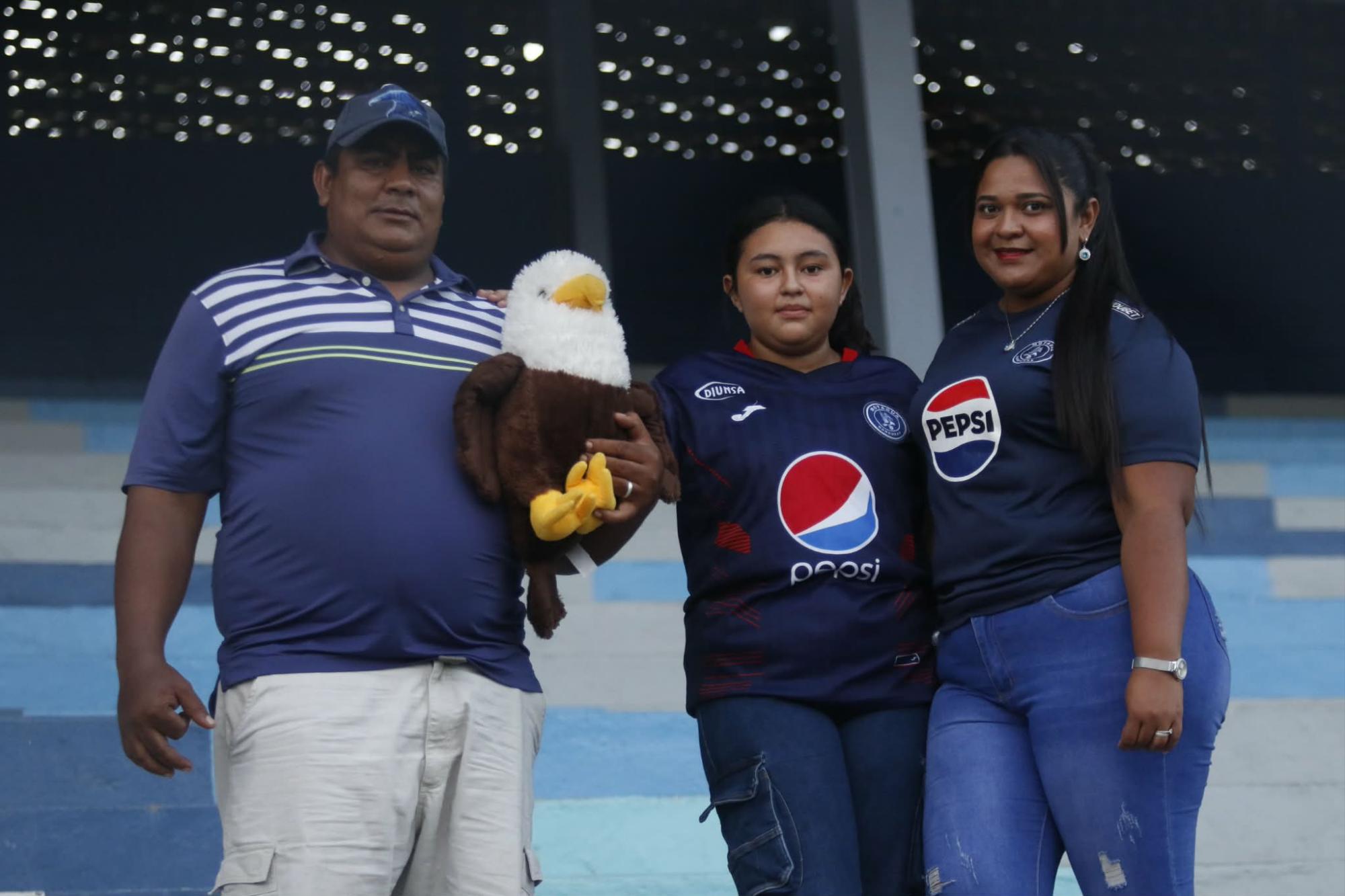 Afición de Motagua presente desde muy temprano con el desarrollo de la jornada 17.