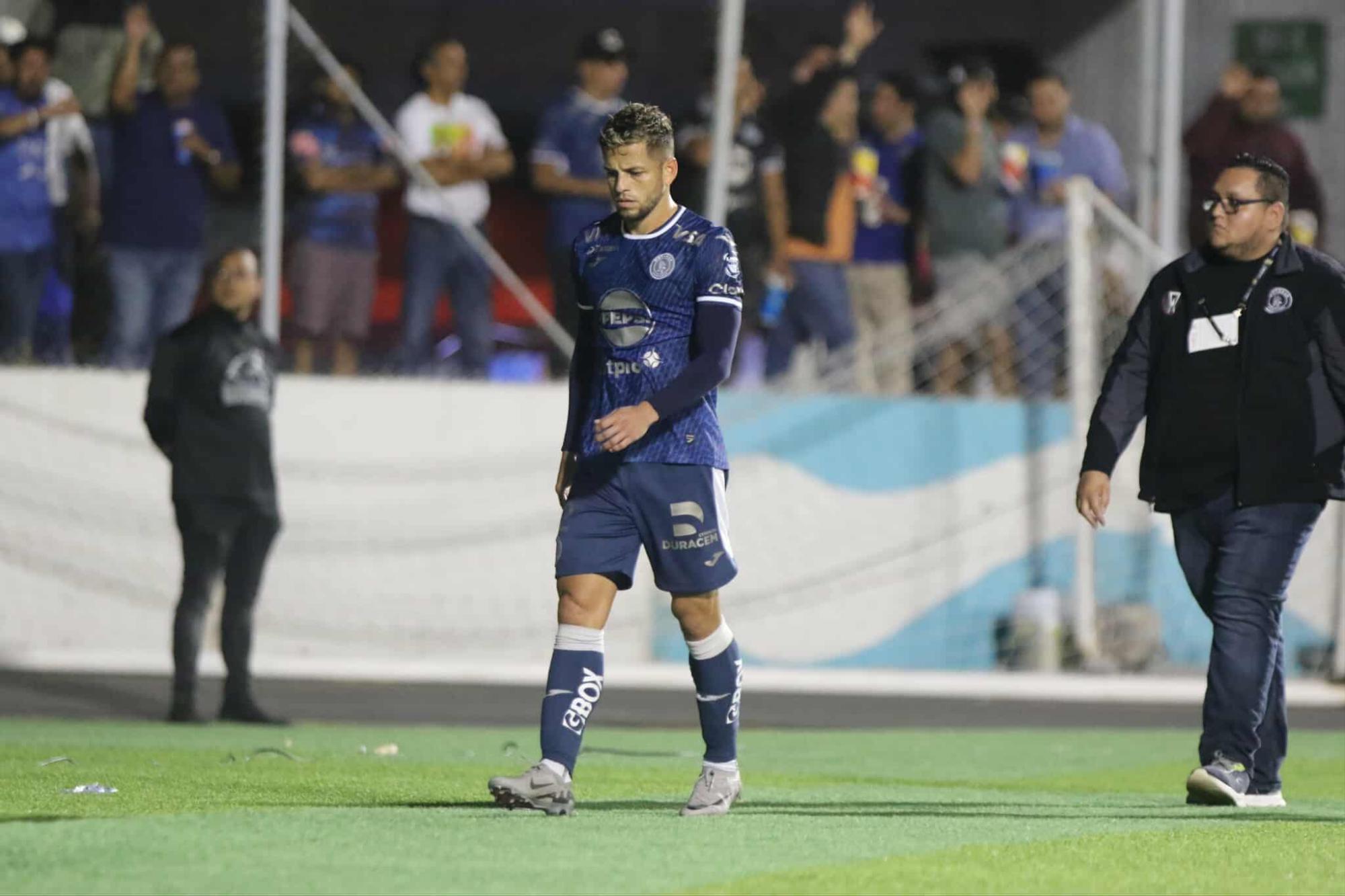 Marcelo Santos se marchó expulsado y eso privó a Motagua se luchar por conseguir el resultado.