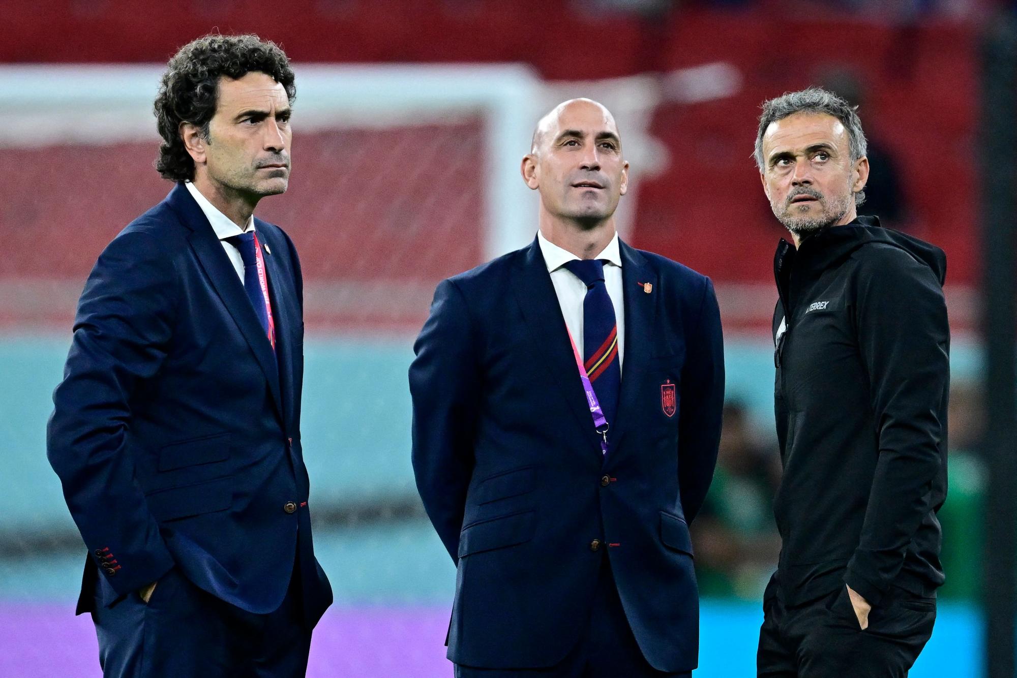 Molina cuando fungió como director deportivo de España, junto a Rubiales y Luis Enrique.