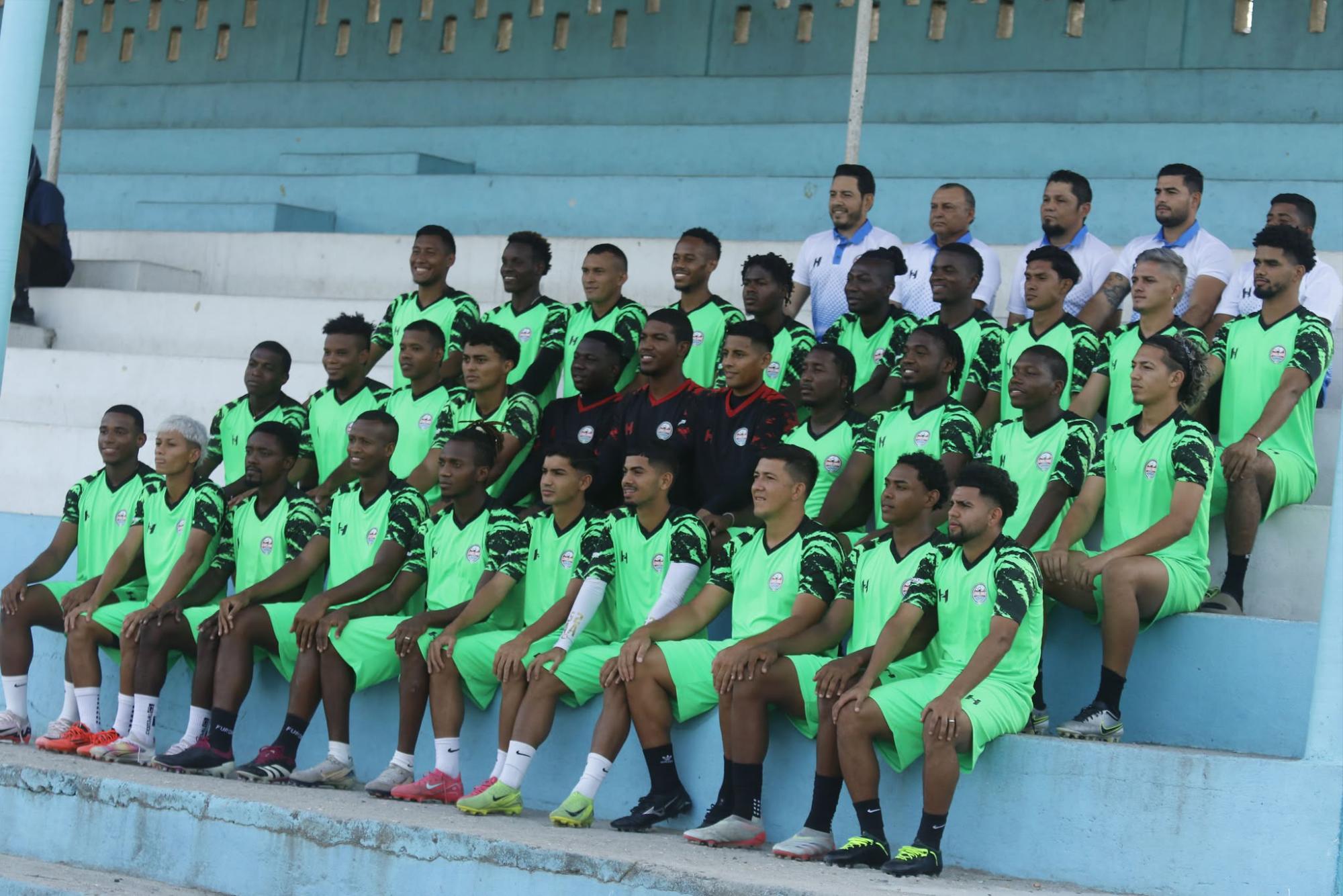 Plantel del CD Choloma que busca volver a la primera división.