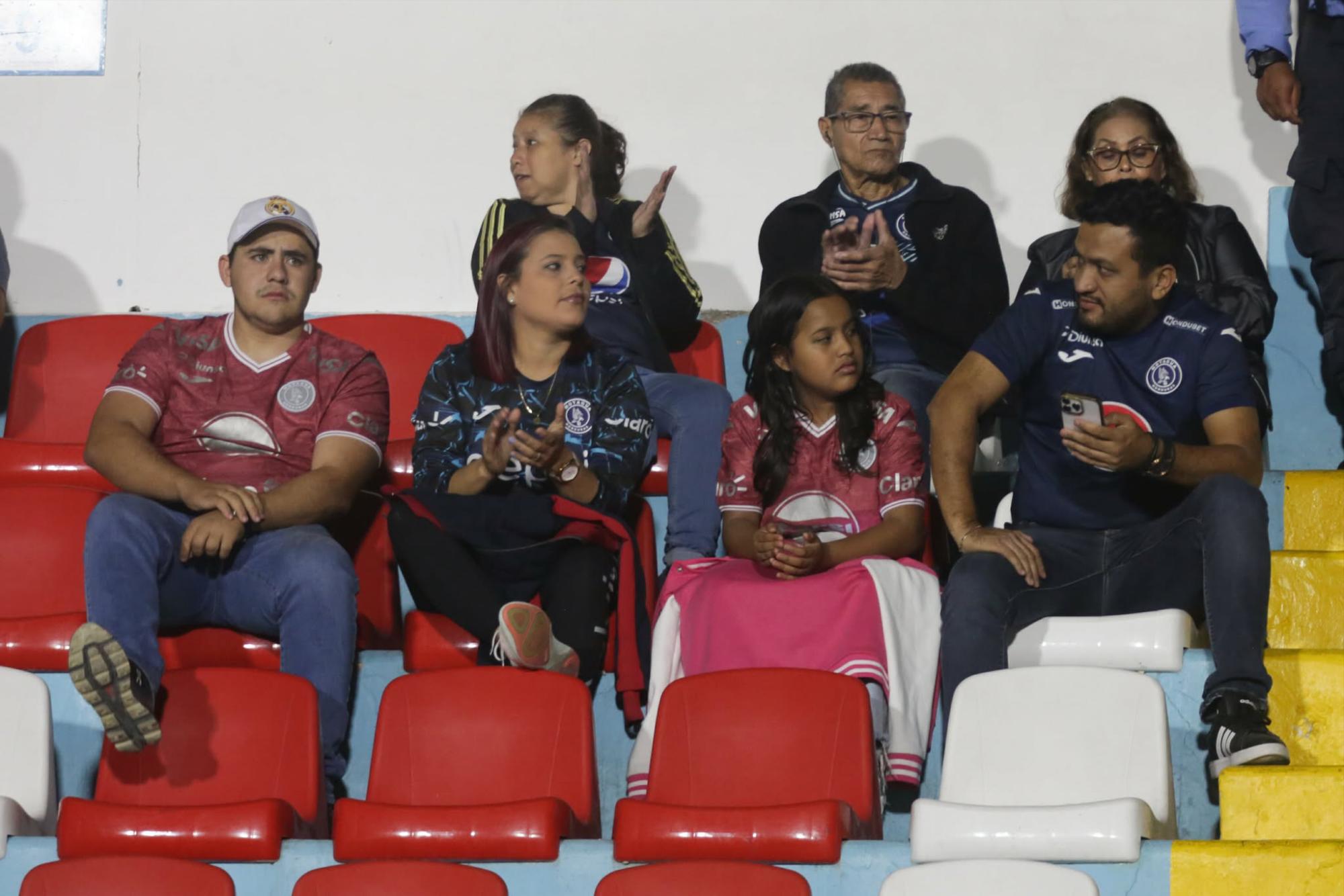 Poca afición en el estadio Nacional para el Motagua vs Victoria.