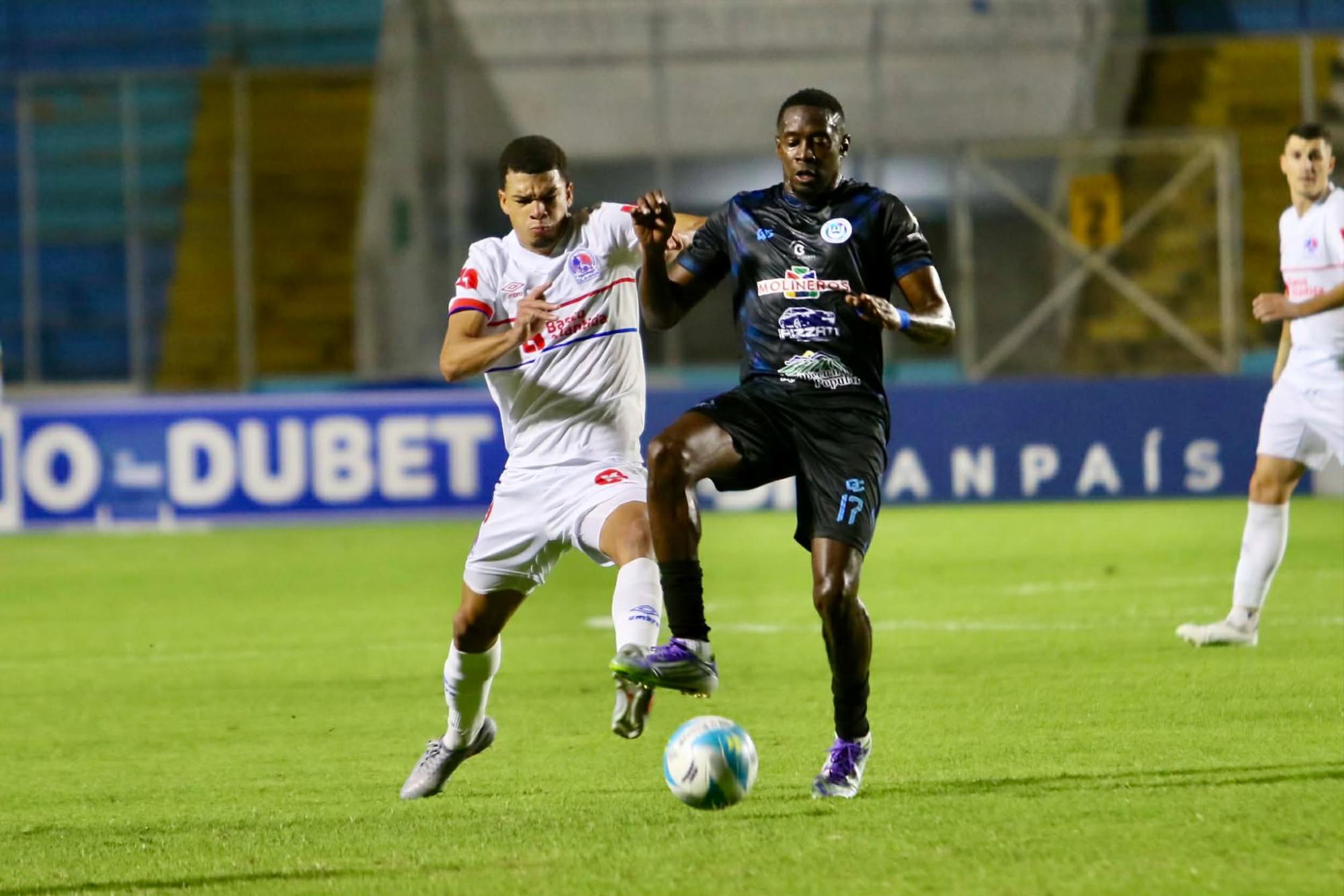 ¡Un doblete de Michaell Chirinos salva al Olimpia y le da un triunfo vital contra un aguerrido Victoria!