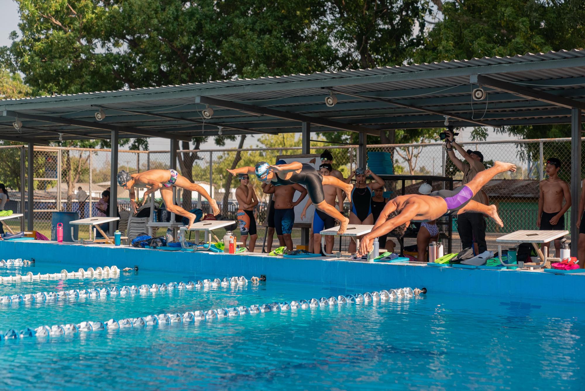 Los nadadores están entrenando muy fuerte y mejorar sus marcas en la competencia internacional.
