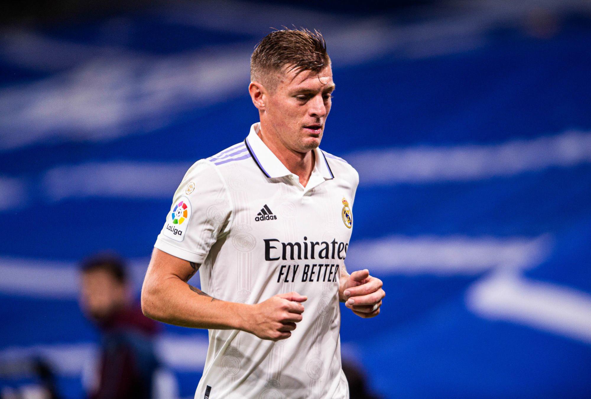 ¡Con polémica en el Bernabéu! Real Madrid tropieza contra el Girona, pero recuperó la punta de la liga española; Kroos vio la roja