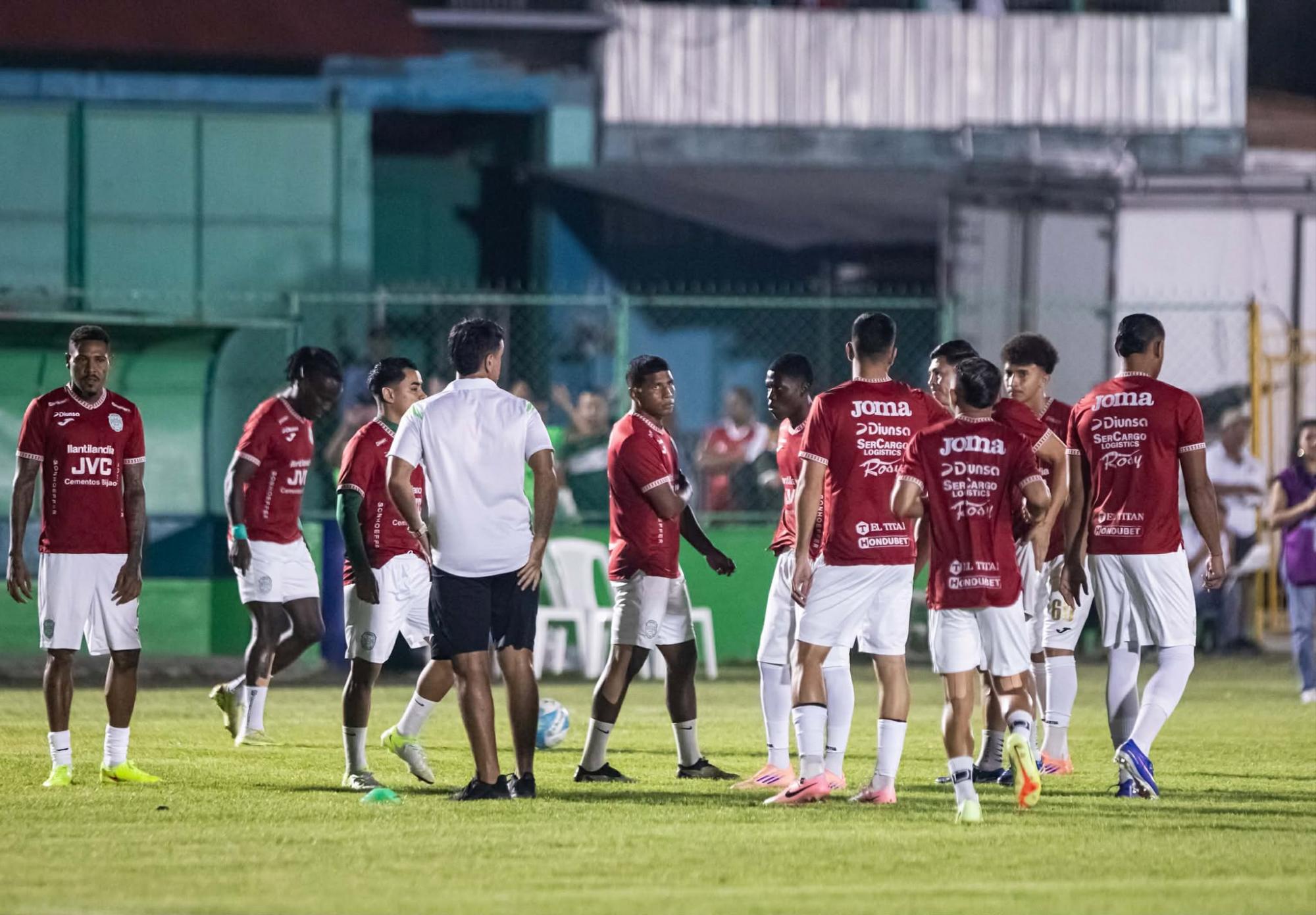 Entrenamiento del Marathón a minutos de iniciar el choque por la jornada 11.