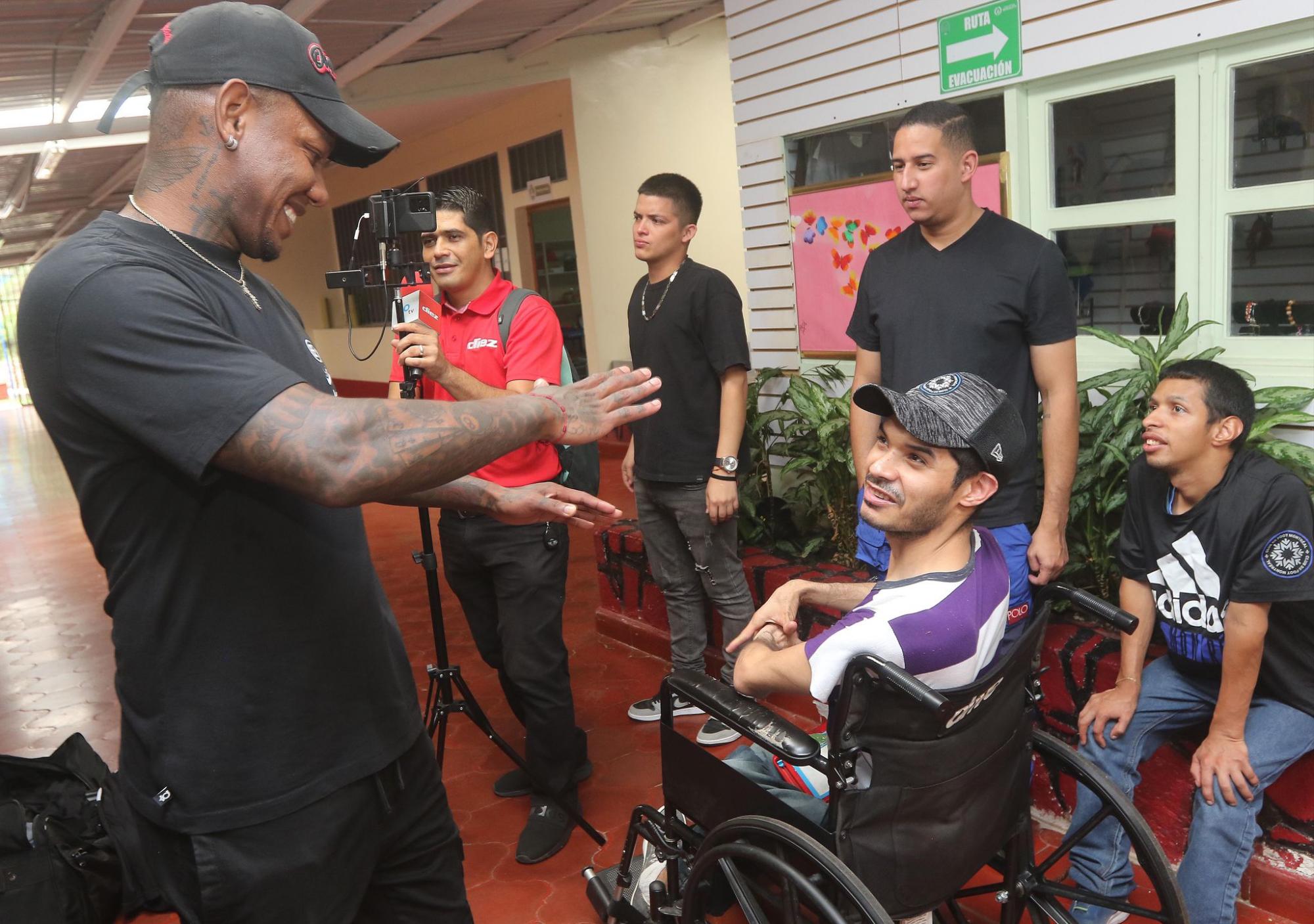 Romell Quioto mostró su lado más humano tan solo un día después de entrar en una nueva polémica. FOTO: Alex Pérez