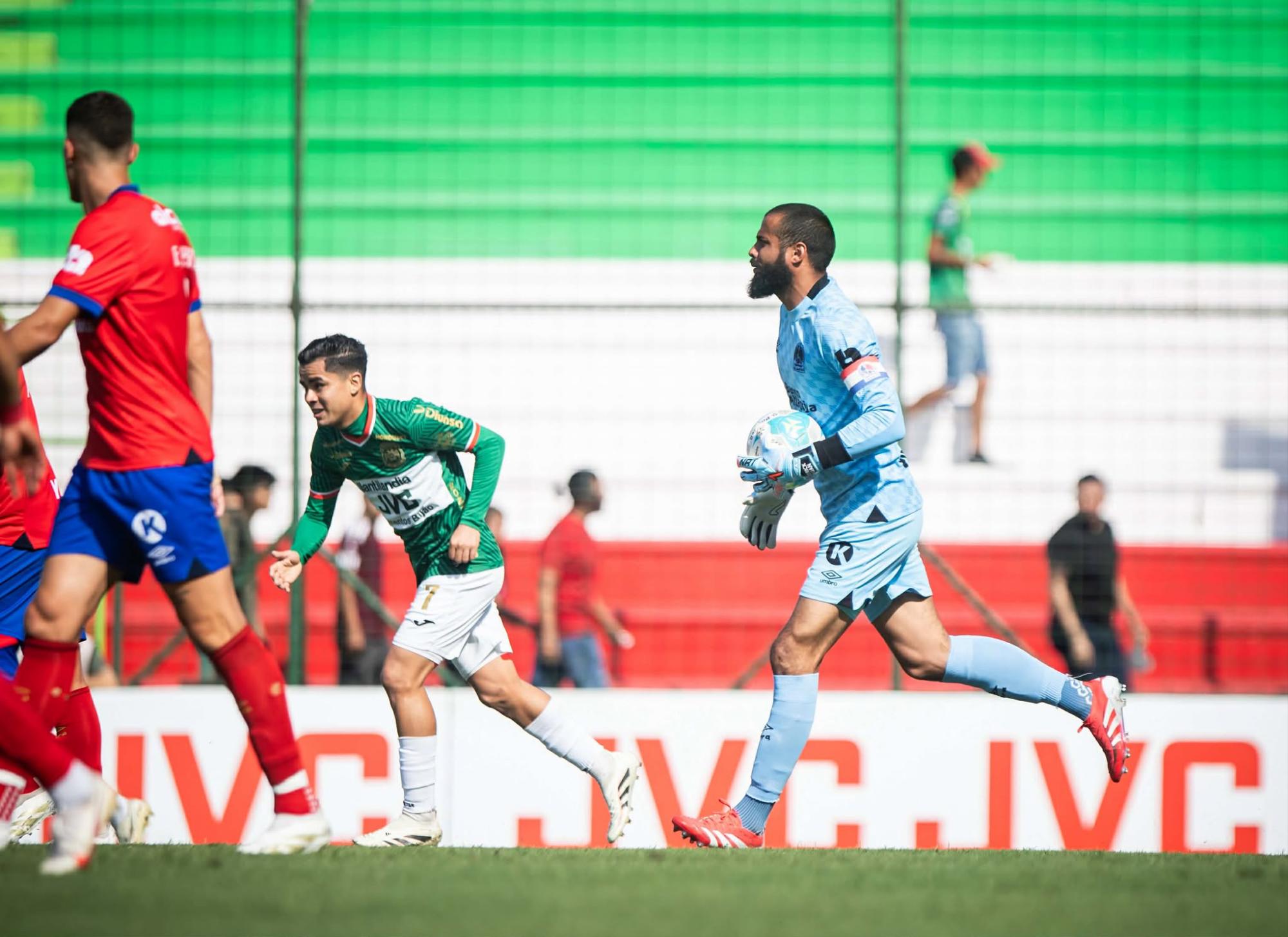 EN VIVO: Messiniti, de cabeza, anota el empate para el Marathón en el clásico contra Olimpia