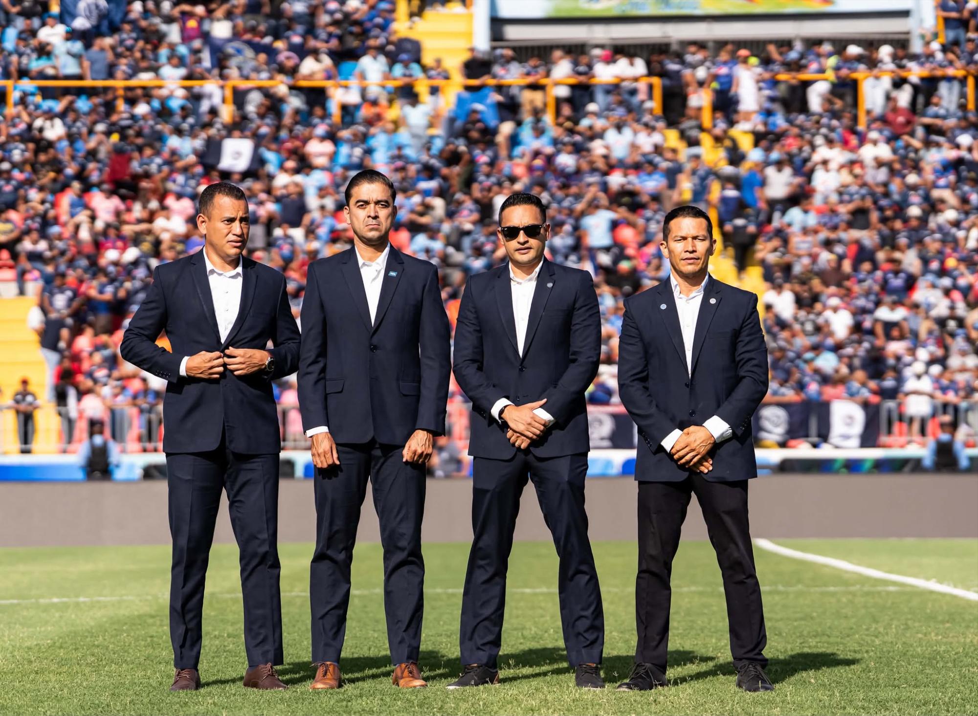 La cuarteta arbitral que impartirá justicia en el duelo de final.