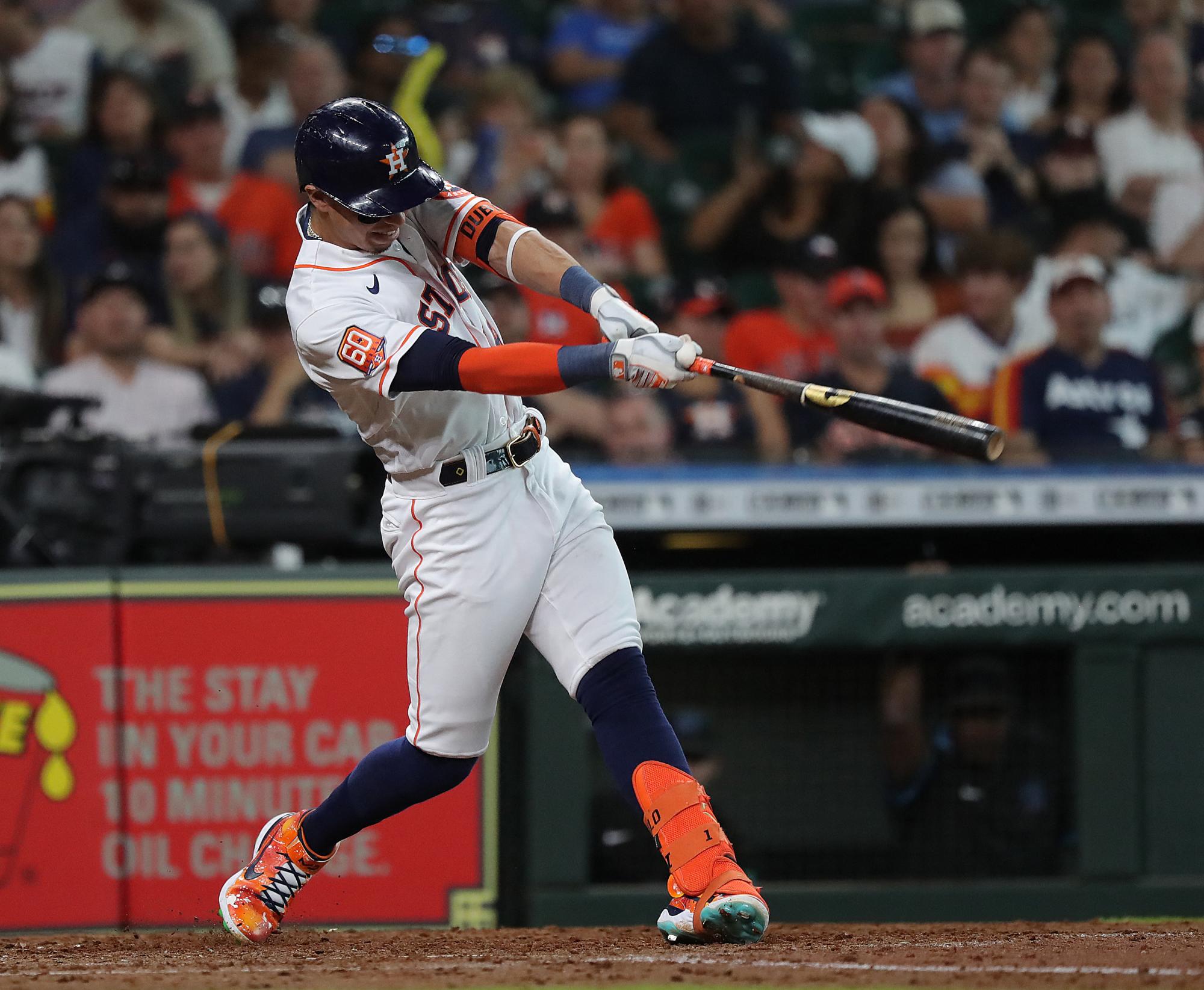 Mauricio Dubón reaparece como jardinero y concreta un doble en la derrota de Astros frente a Marlins