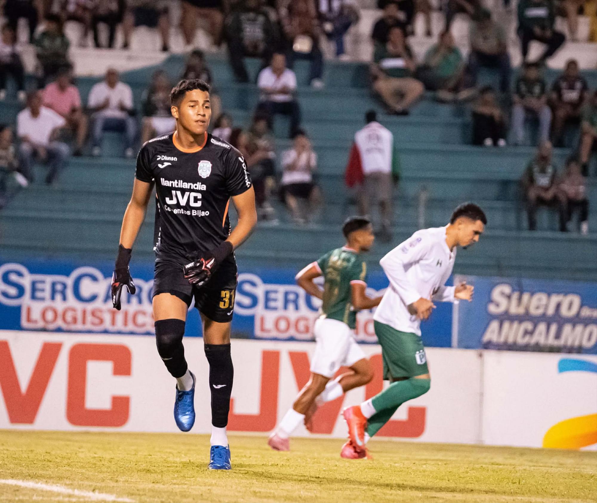 Humbero Juárez será el portero estelar del Marathón contra Platense. FOTO: Neptalí Romero / DIEZ.HN