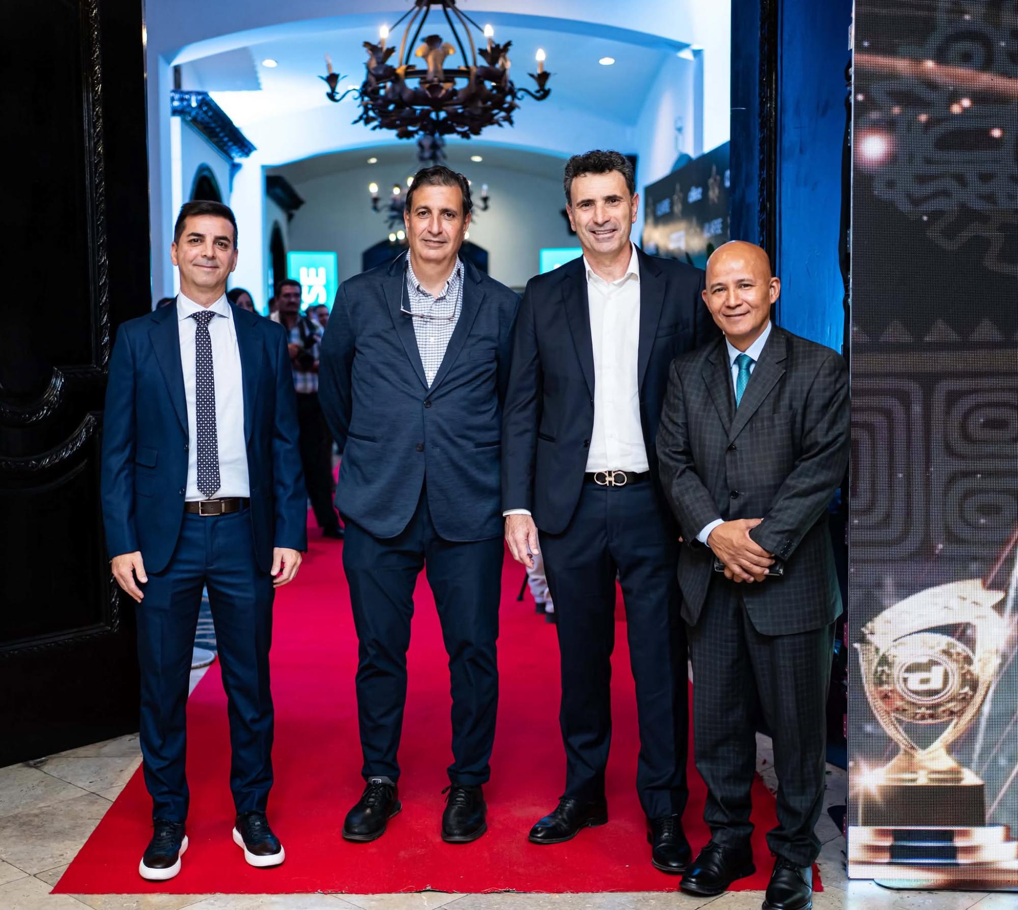 Francis Hernández, Jorge Salomón, José Molina y el jefe de prensa de la FFH, Edwin Banegas.